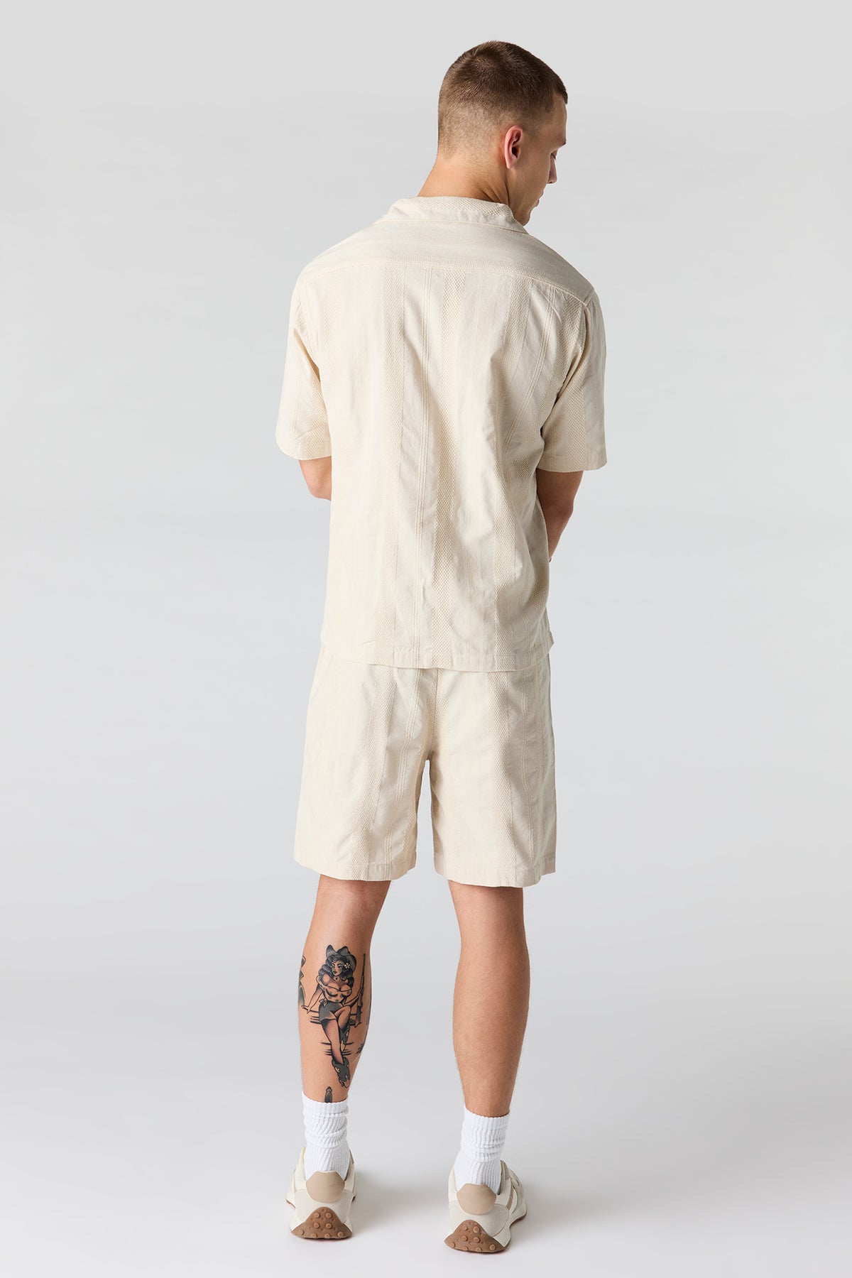 Vue alternative 3. Short texturé à taille coulissante