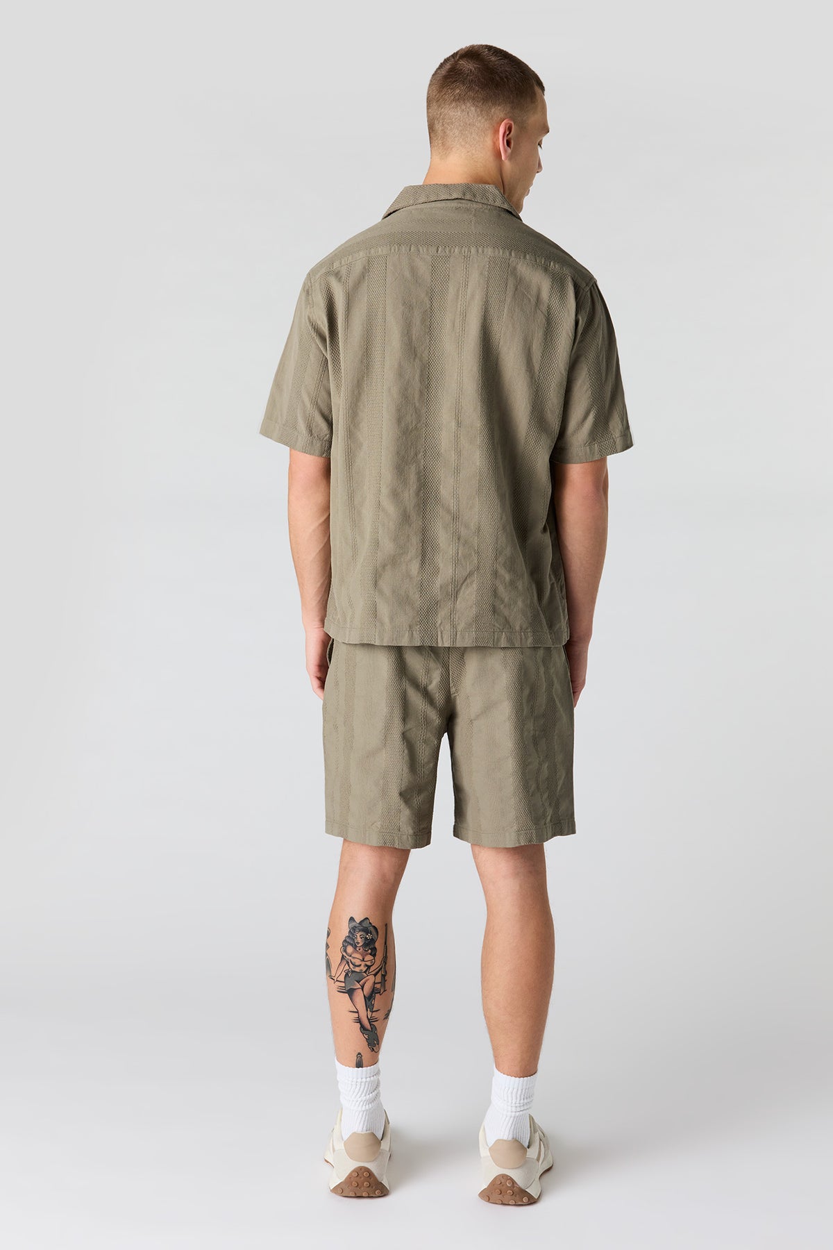 Vue alternative 3. Short texturé à taille coulissante