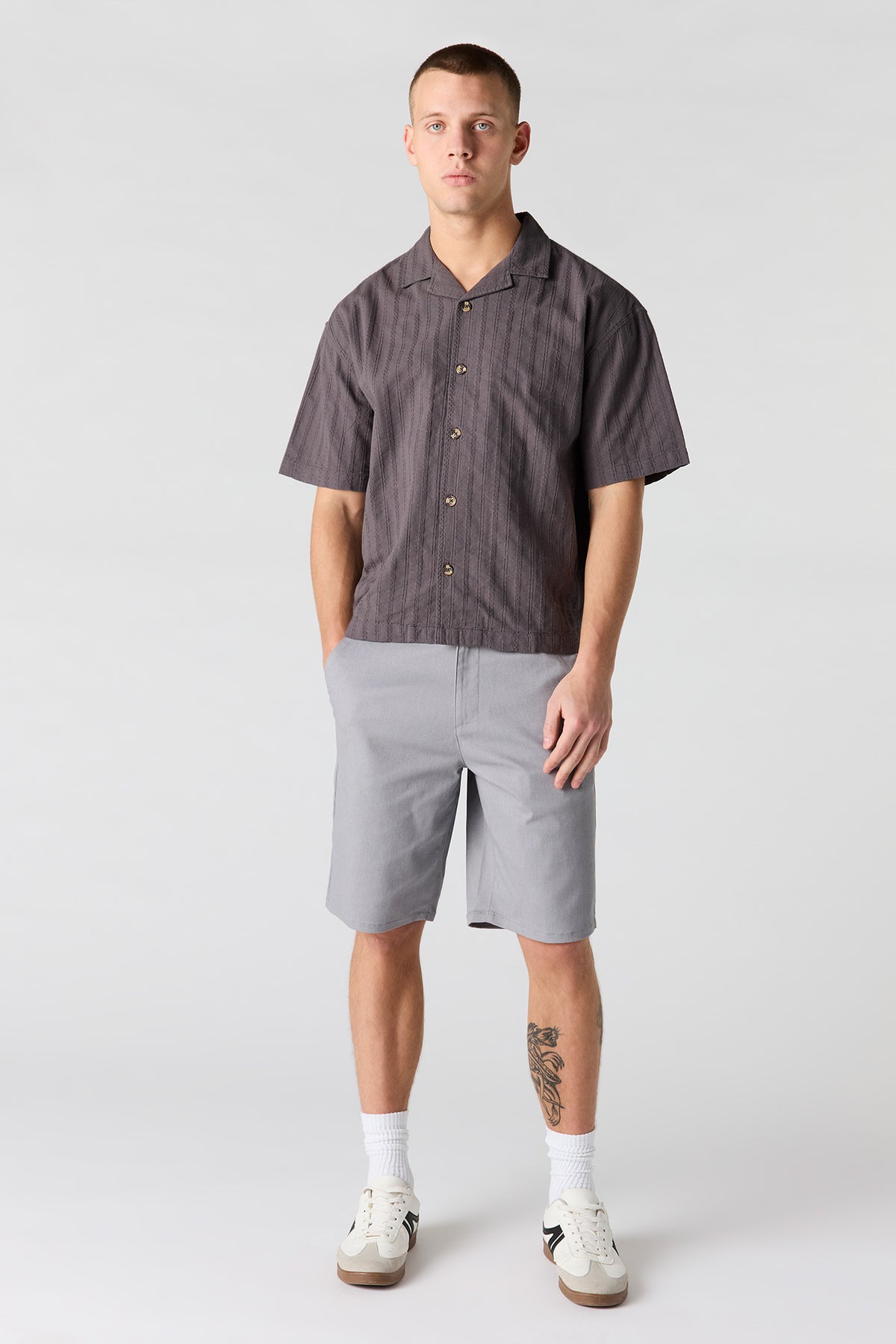 Vue alternative 2. Short chino