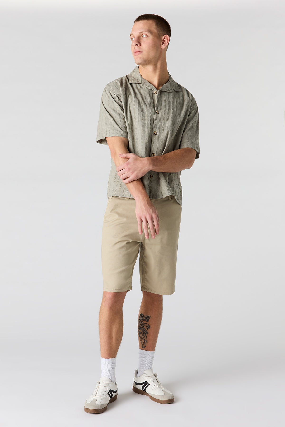 Vue alternative 2. Short chino