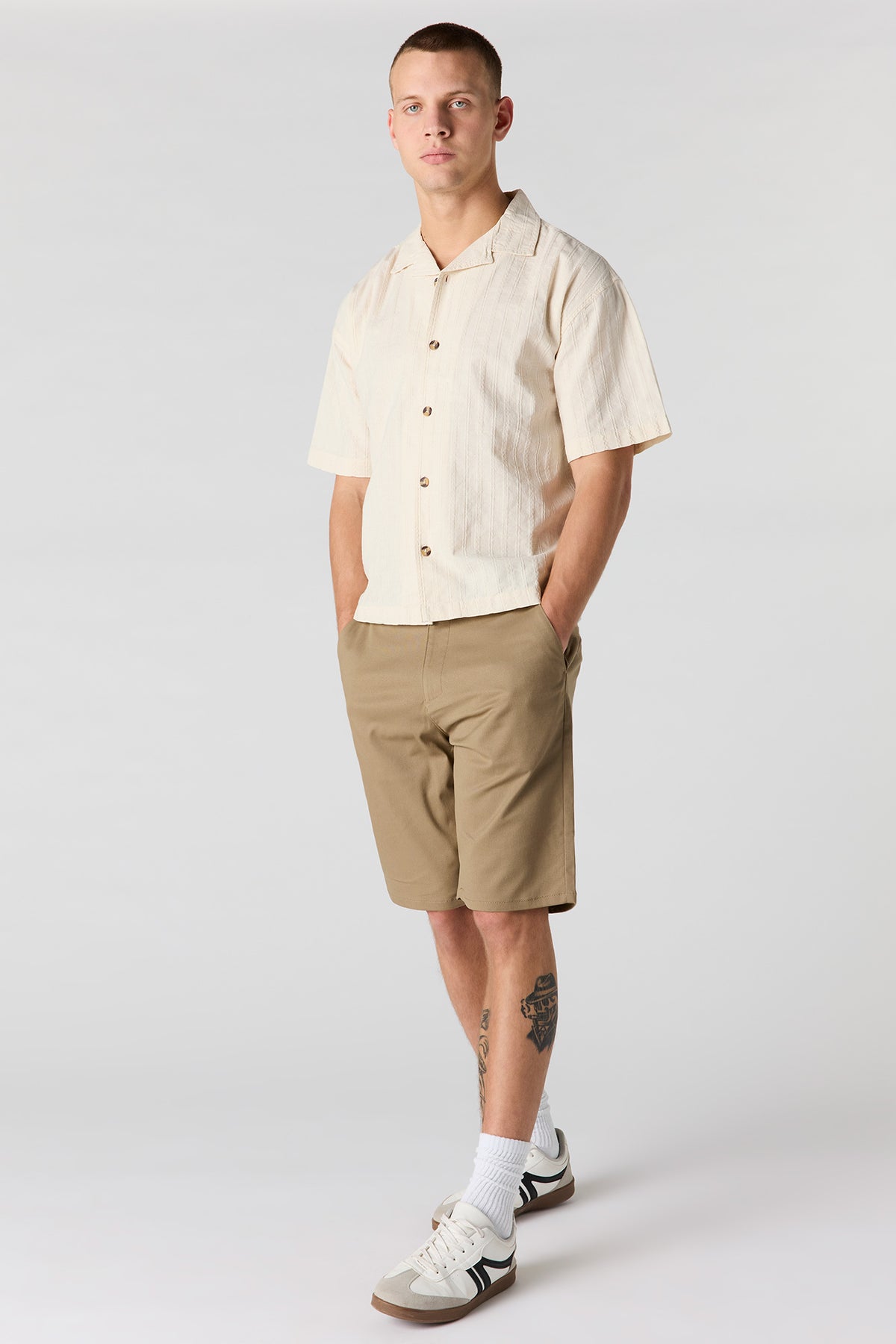 Vue alternative 2. Short chino