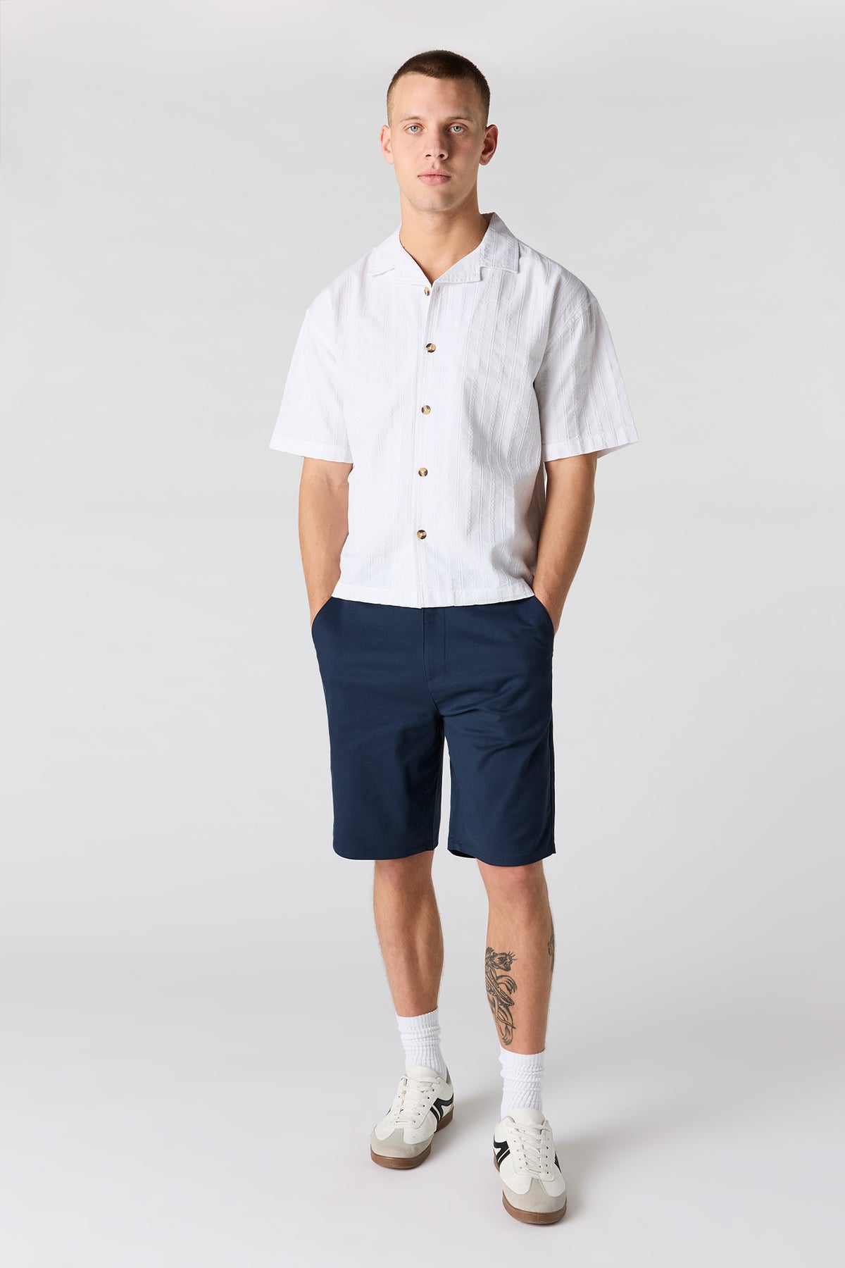 Vue alternative 2. Short chino