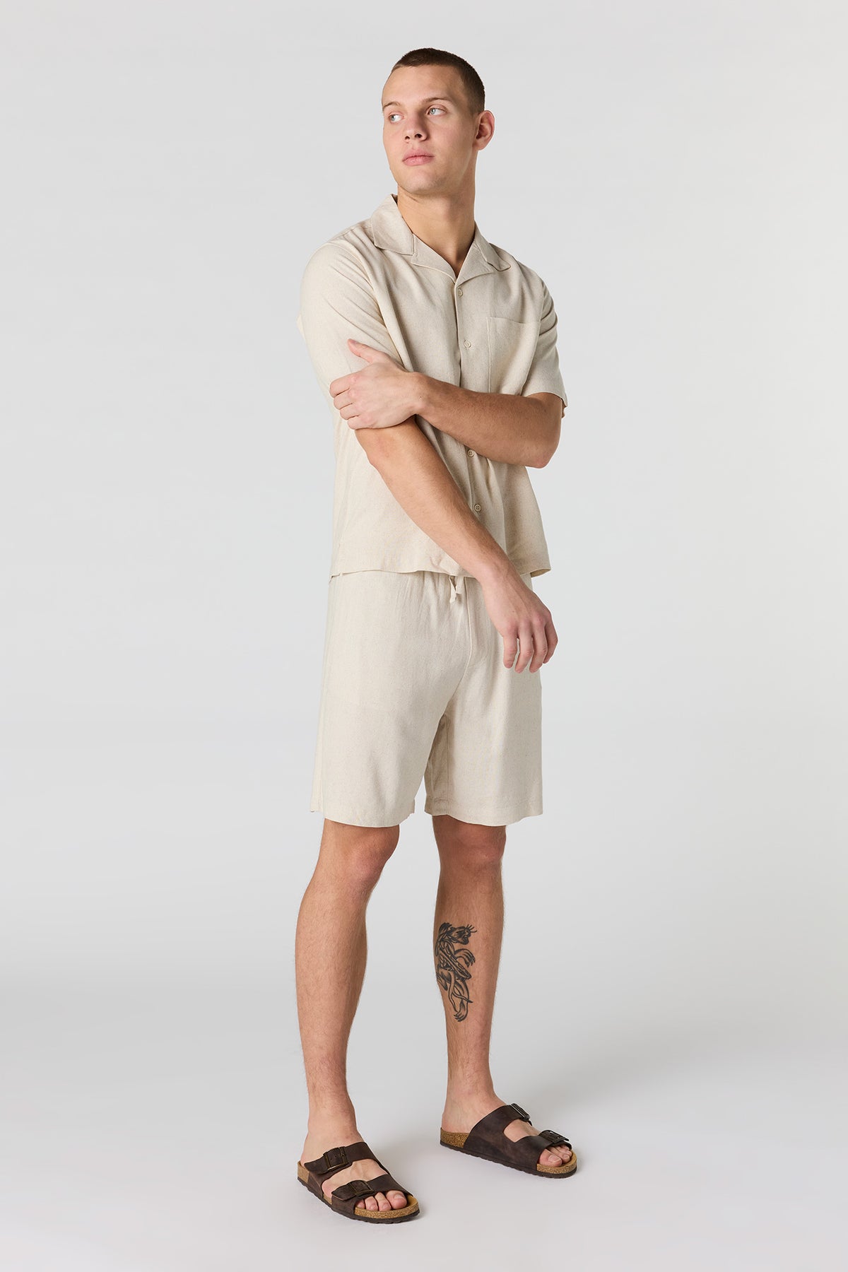 Vue alternative 2. Short en mélange de lin à taille coulissante