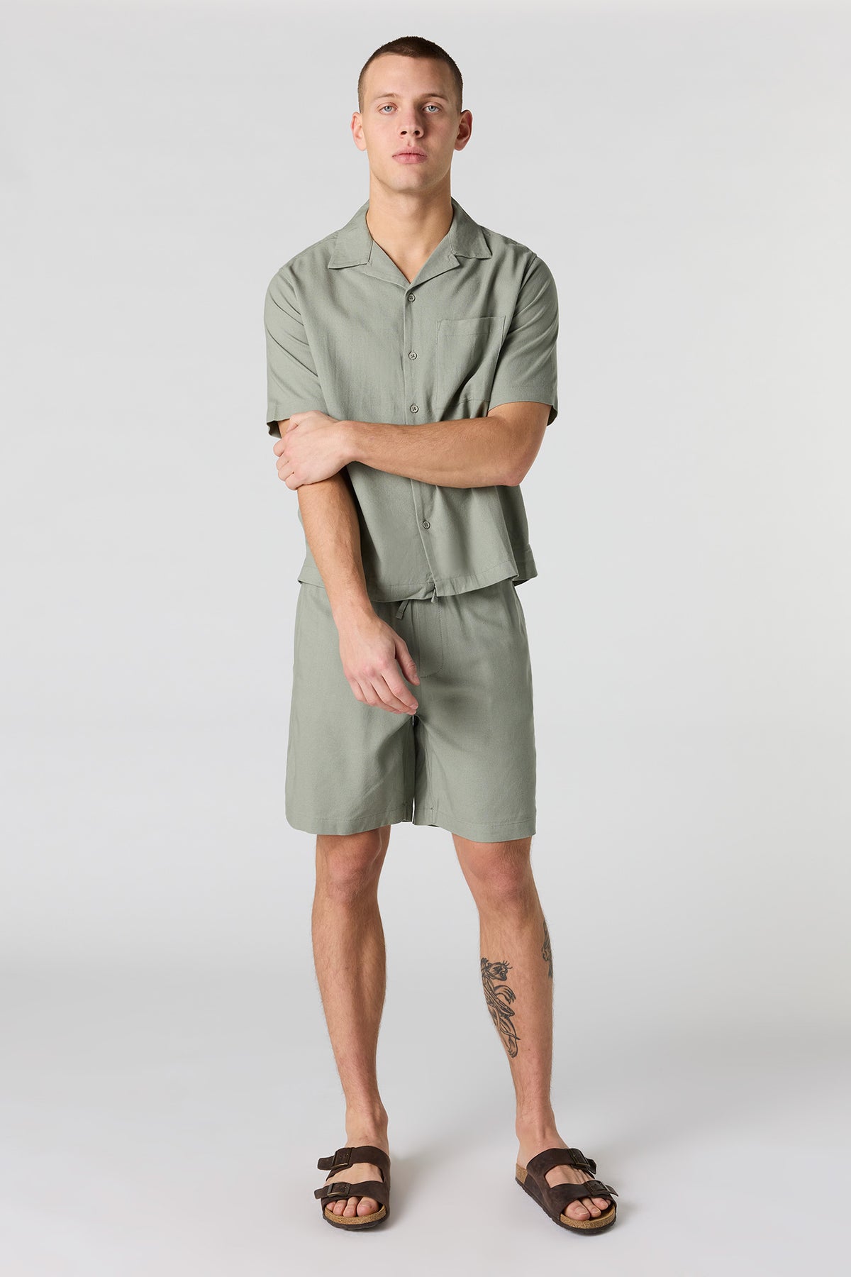 Vue alternative 2. Short en mélange de lin à taille coulissante