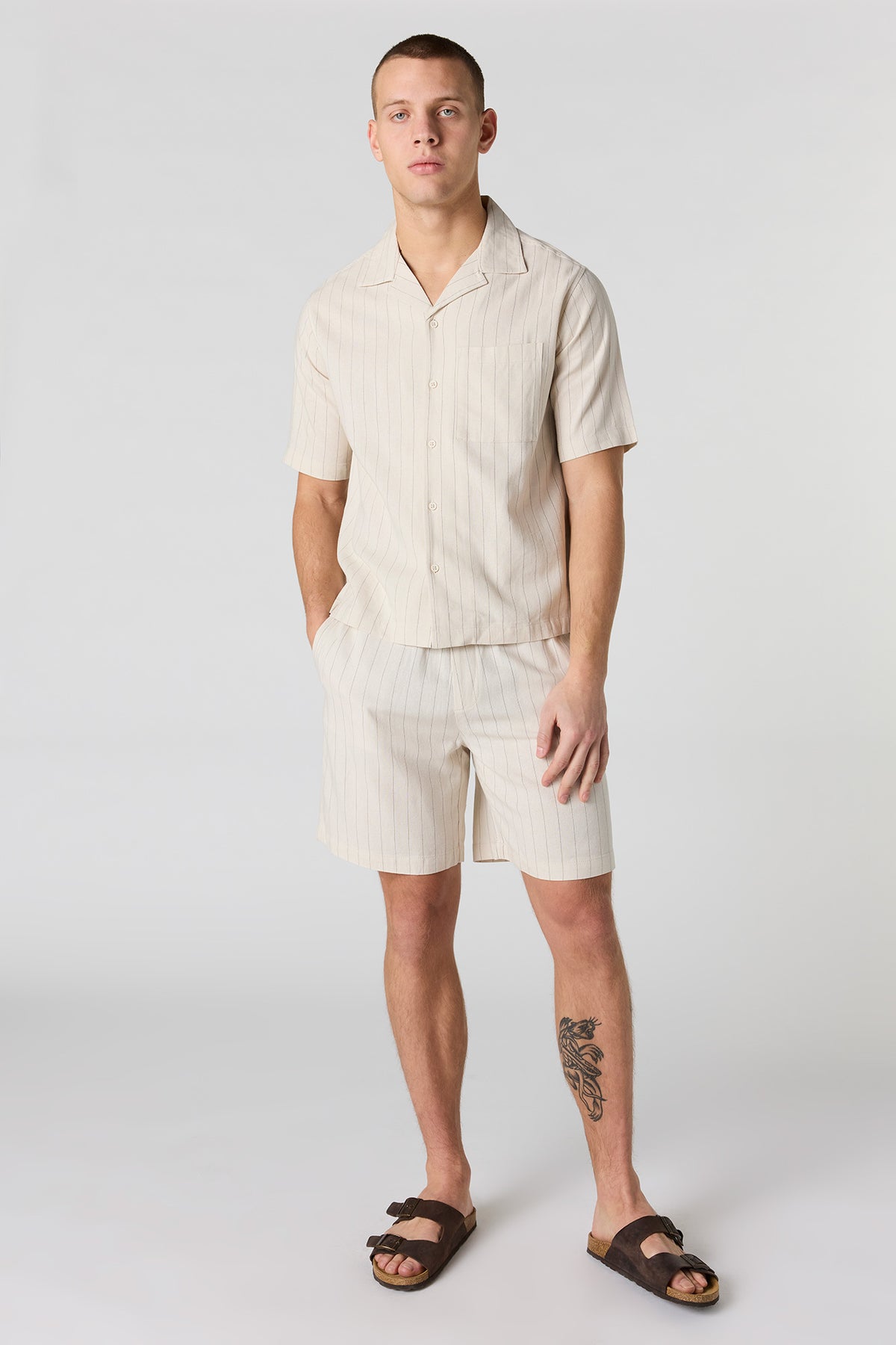 Vue alternative 2. Short en mélange de lin à taille coulissante