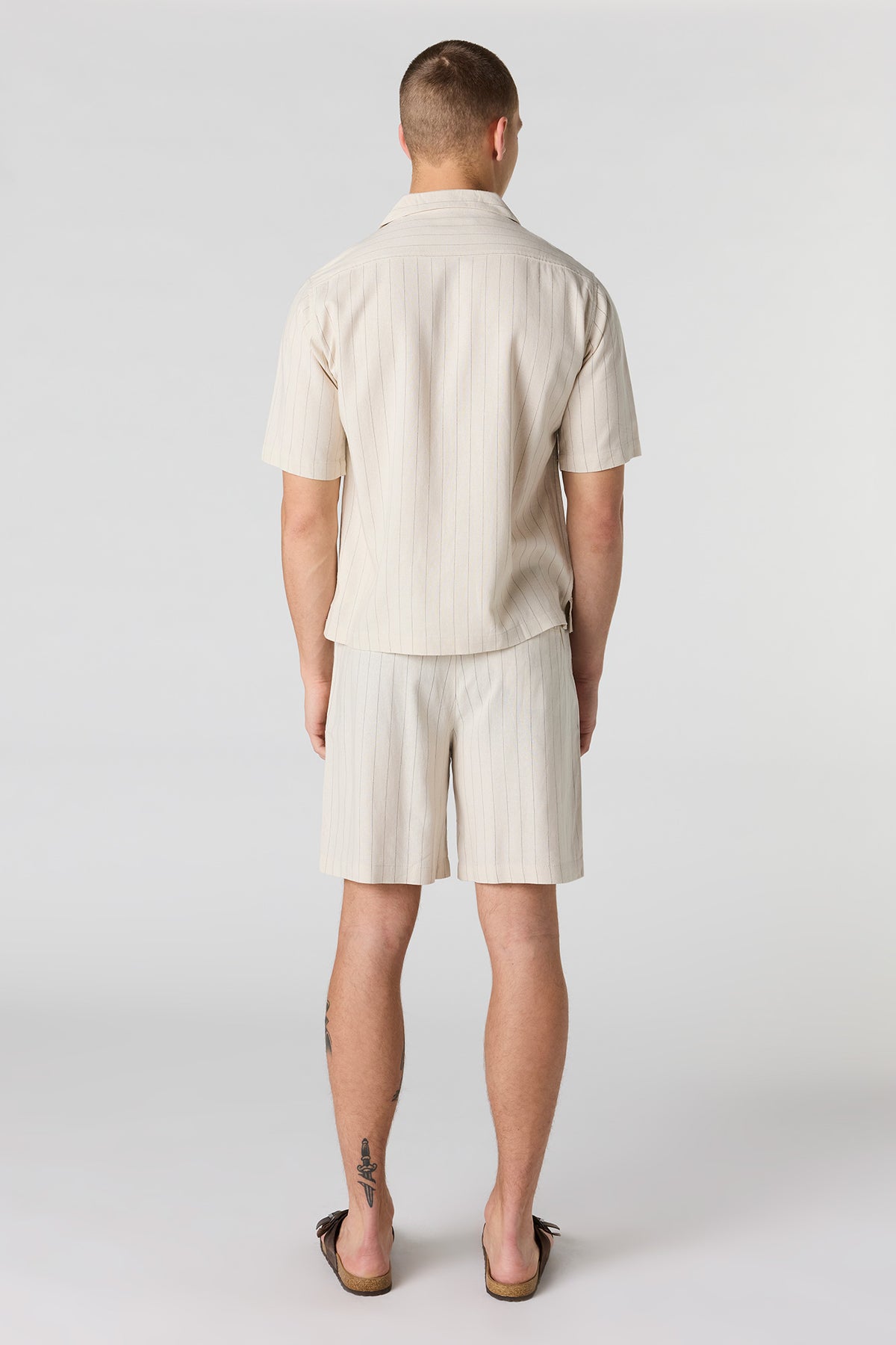 Vue alternative 3. Short en mélange de lin à taille coulissante