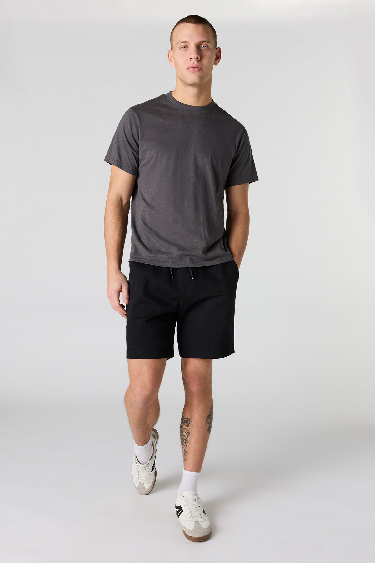 Vue alternative 2. Short à taille coulissante