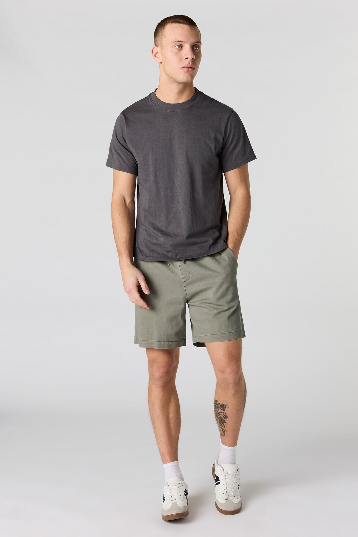 Vue alternative 2. Short à taille coulissante