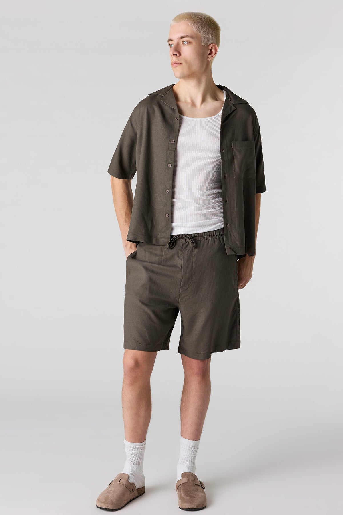 Alt View 2. Linen-Blend Drawstring Short - Brown
