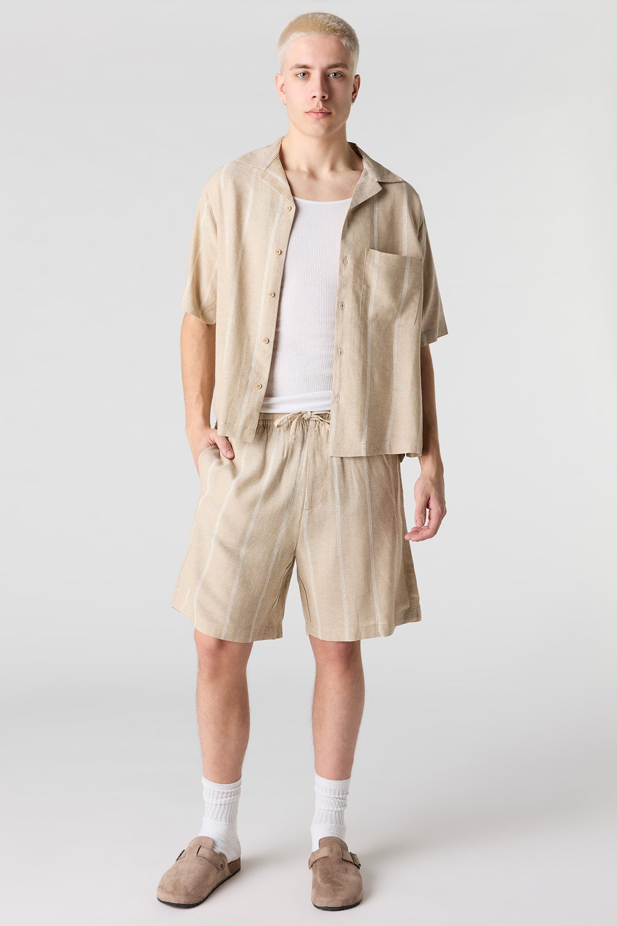 Alt View 2. Linen-Blend Drawstring Short - Tan