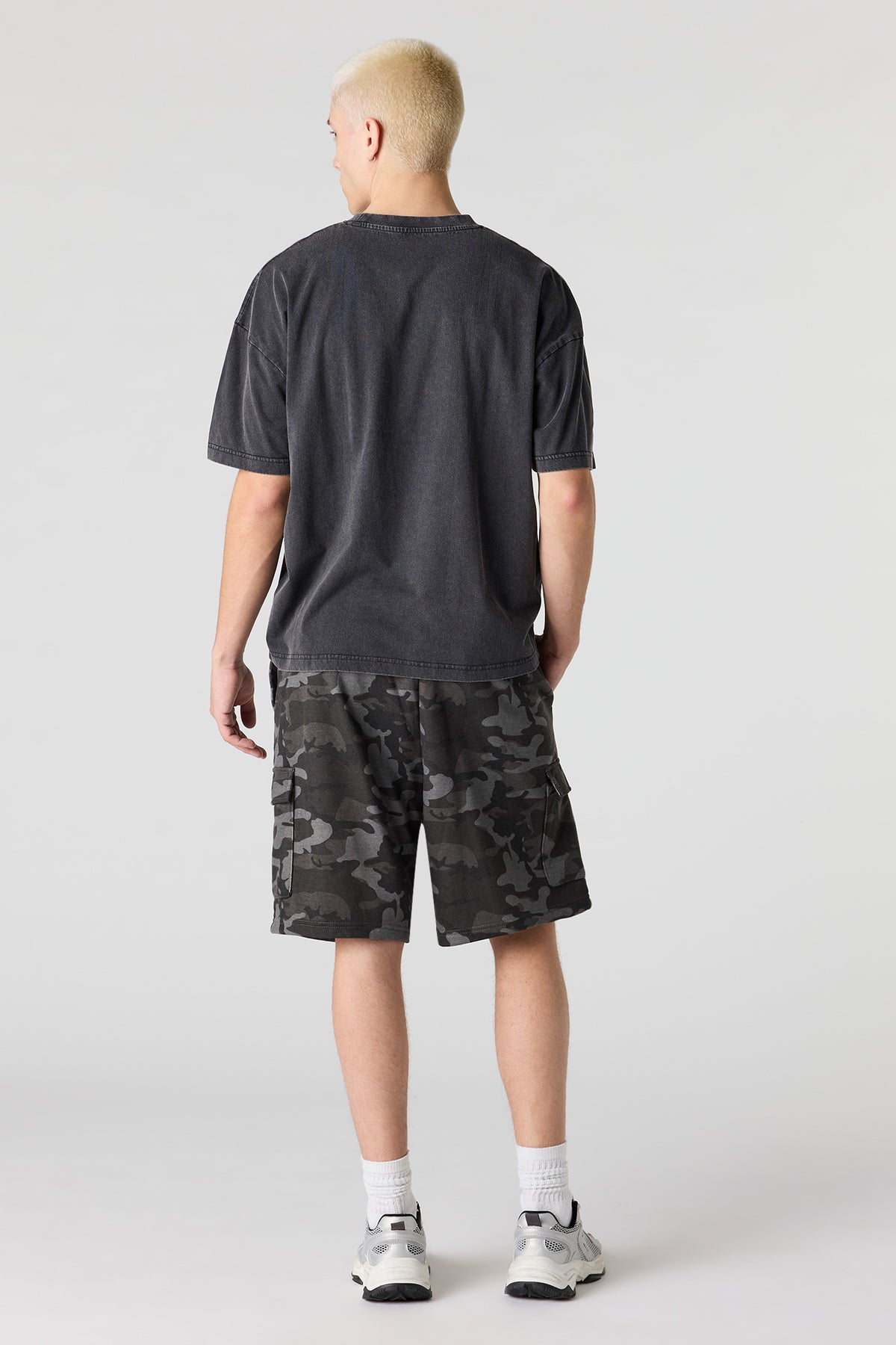 Alt View 3. Fleece Baggy Cargo Short - Camouflage