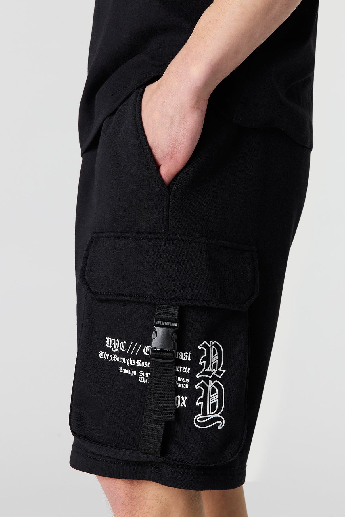 Vue alternative 4. Short cargo en molleton imprimé