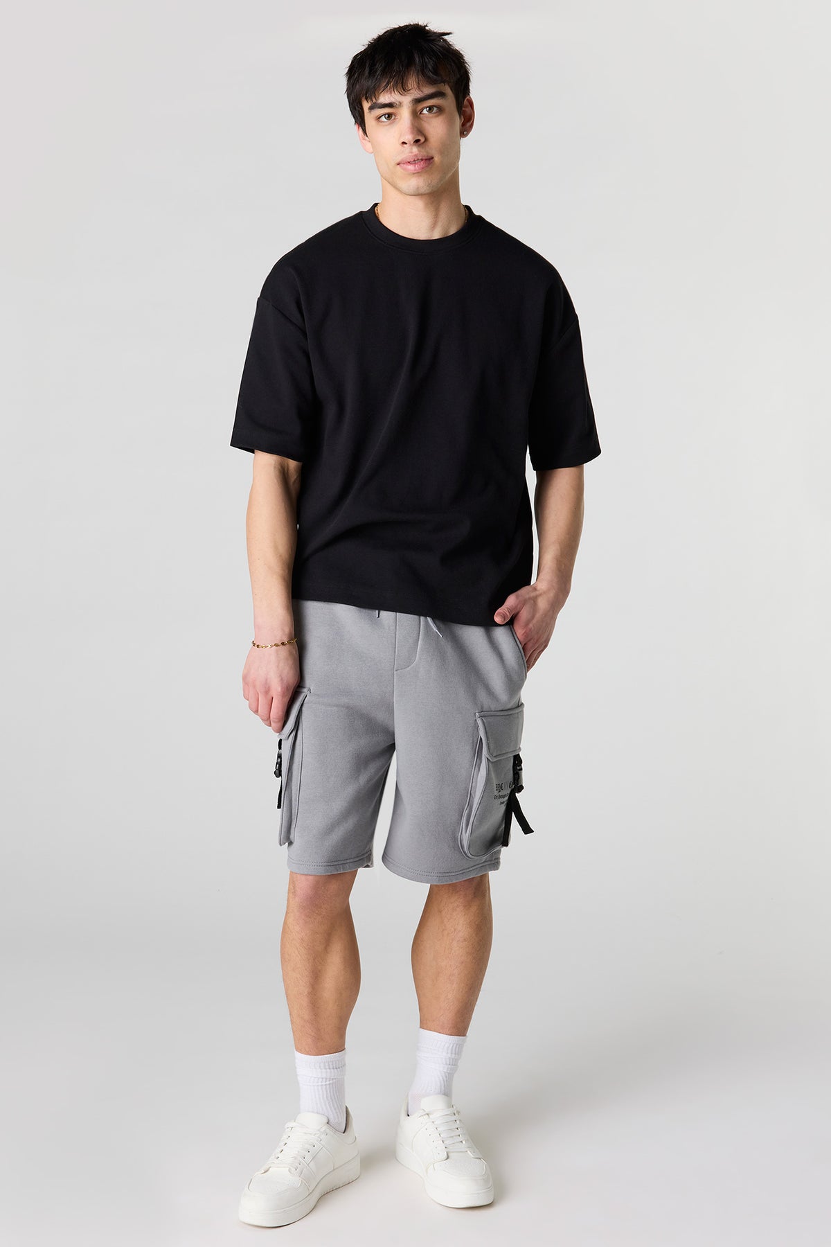 Vue alternative 2. Short cargo en molleton imprimé
