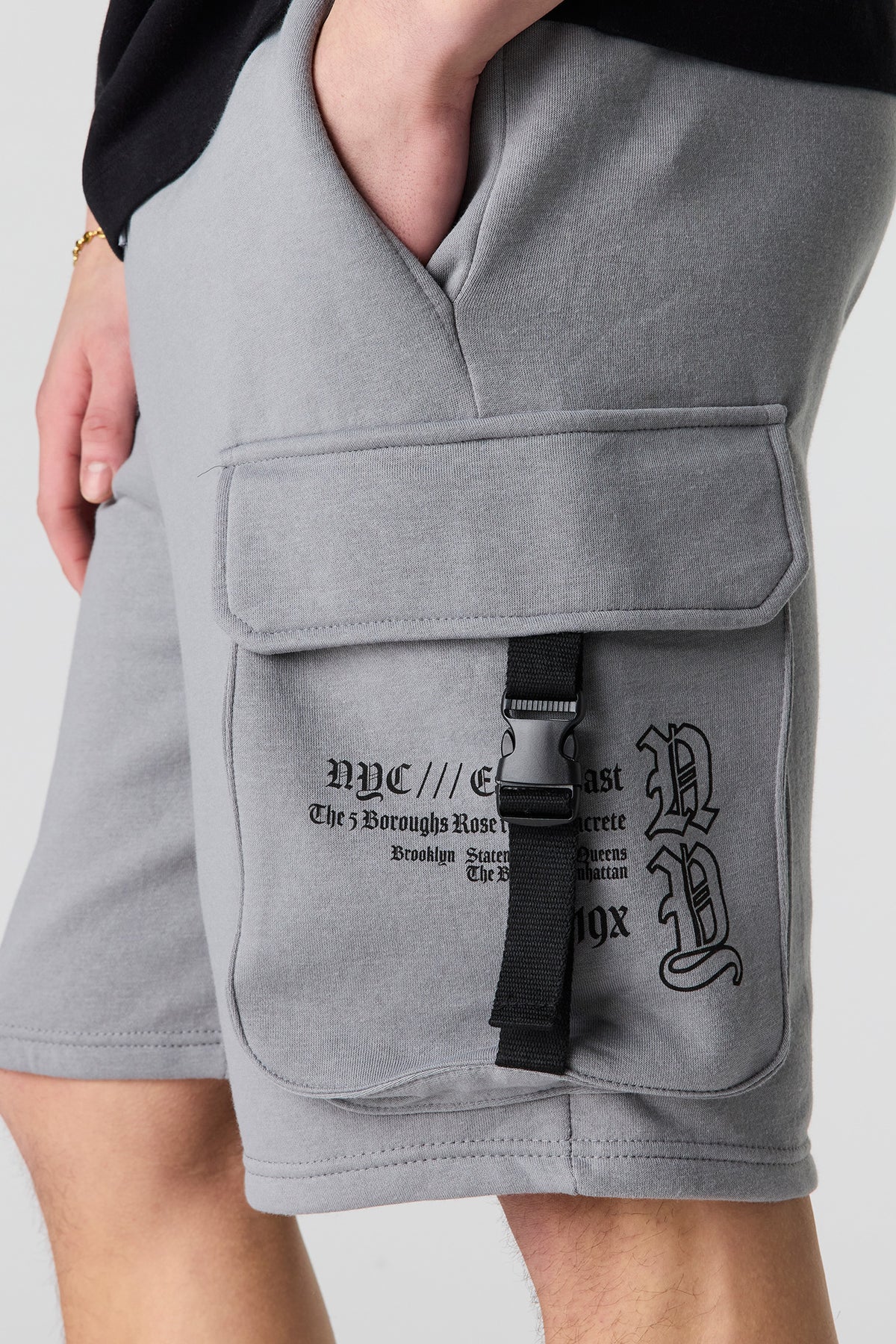 Vue alternative 4. Short cargo en molleton imprimé