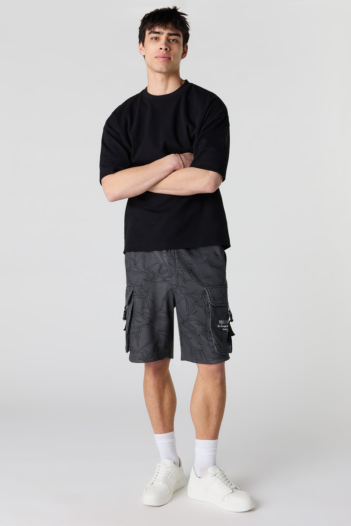 Vue alternative 2. Short cargo en molleton imprimé