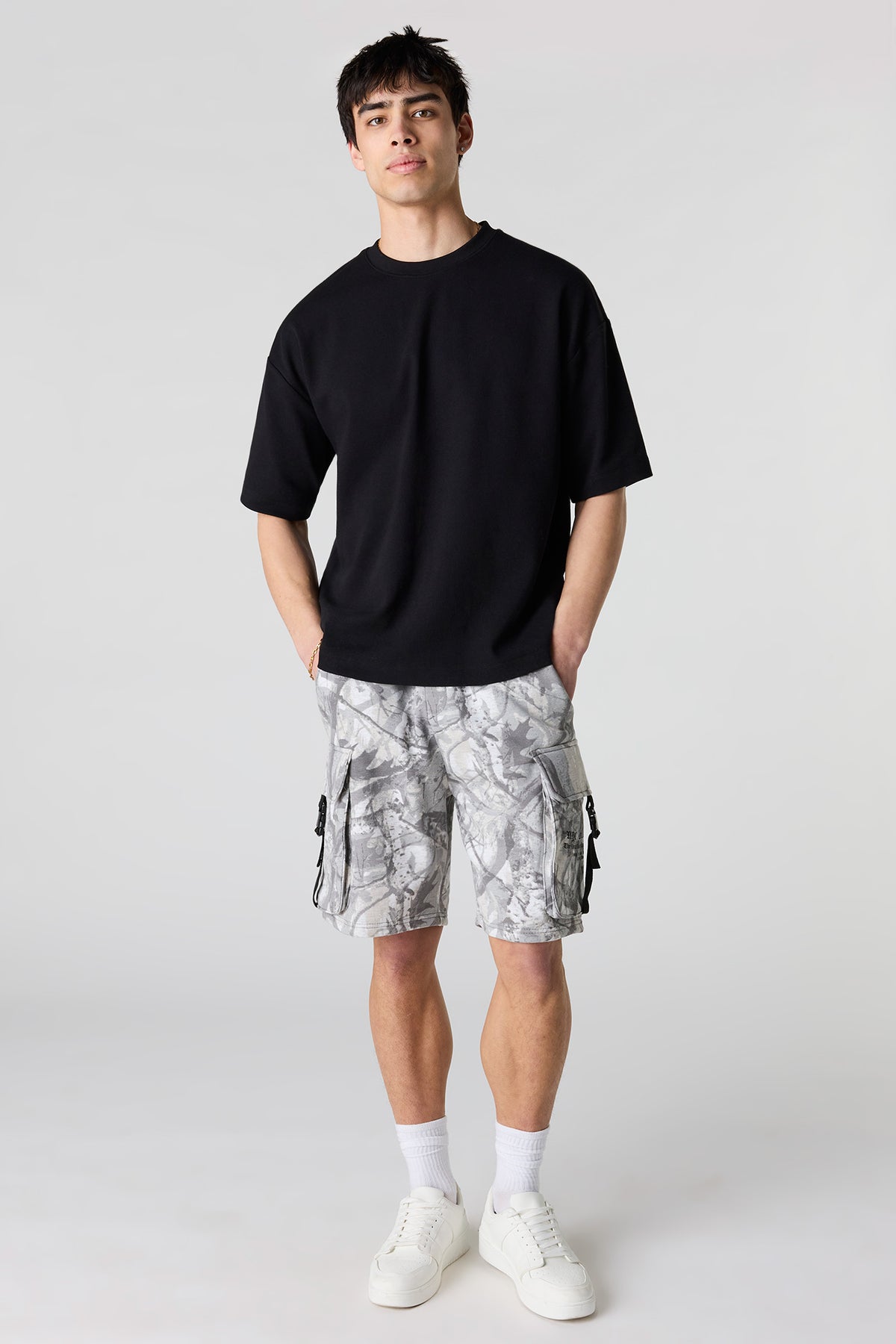 Alt View 2. Graphic Fleece Cargo Short 8.5" - Camouflage