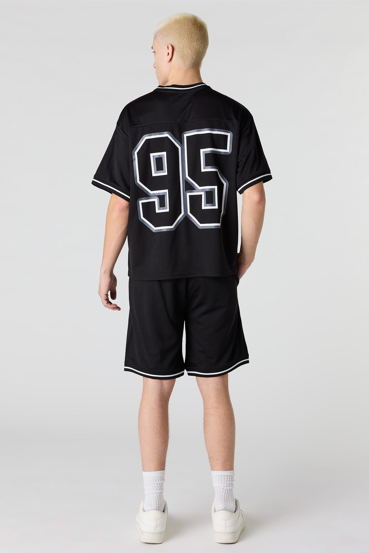 Vue alternative 4. Short en filet imprimé