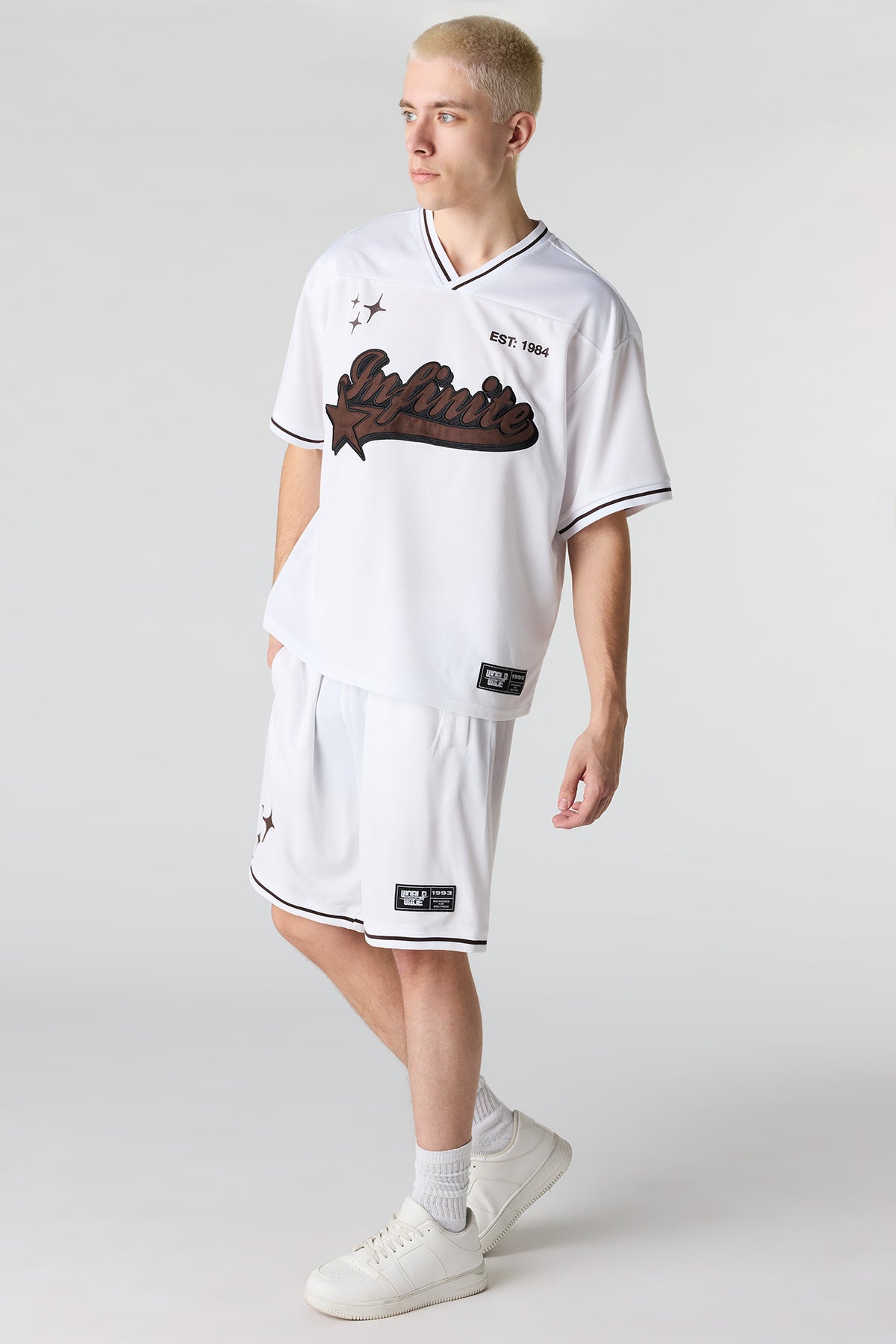 Vue alternative 2. Short en filet imprimé