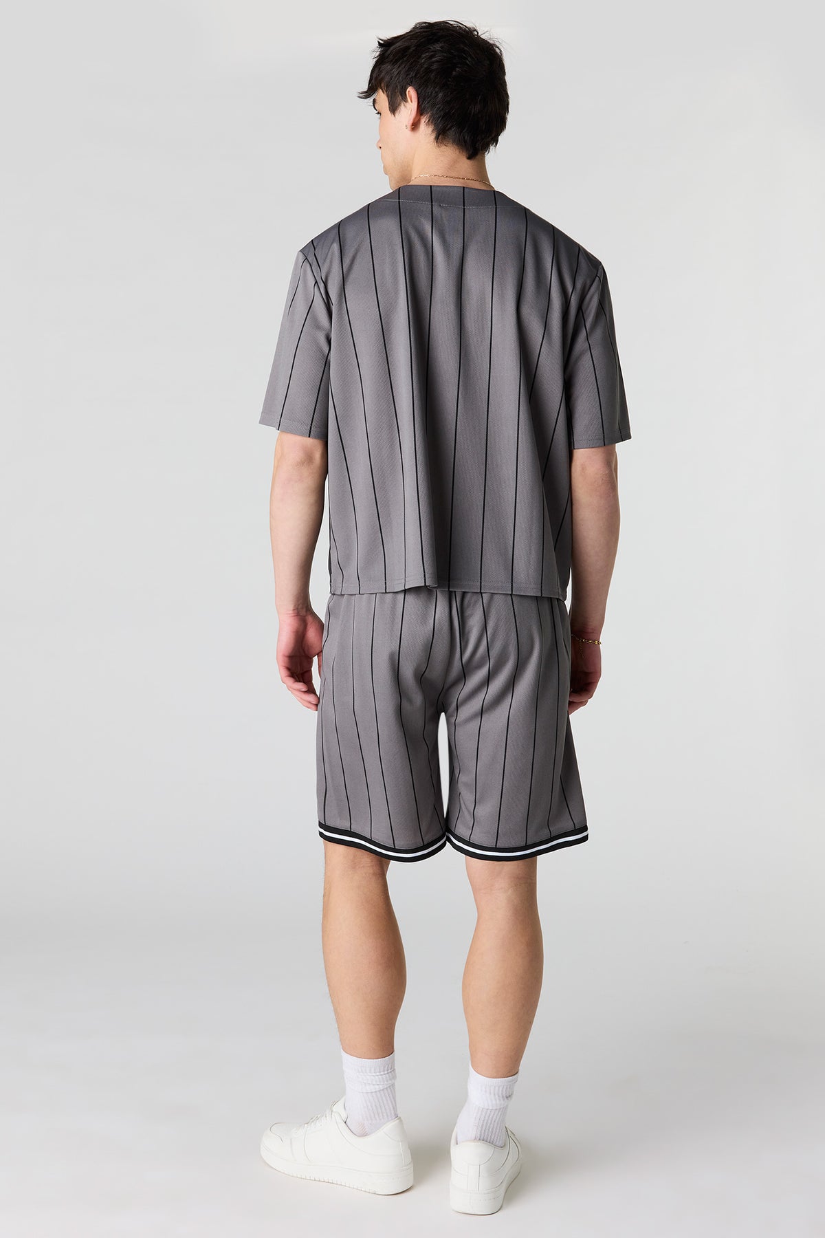 Vue alternative 2. Short en filet imprimé