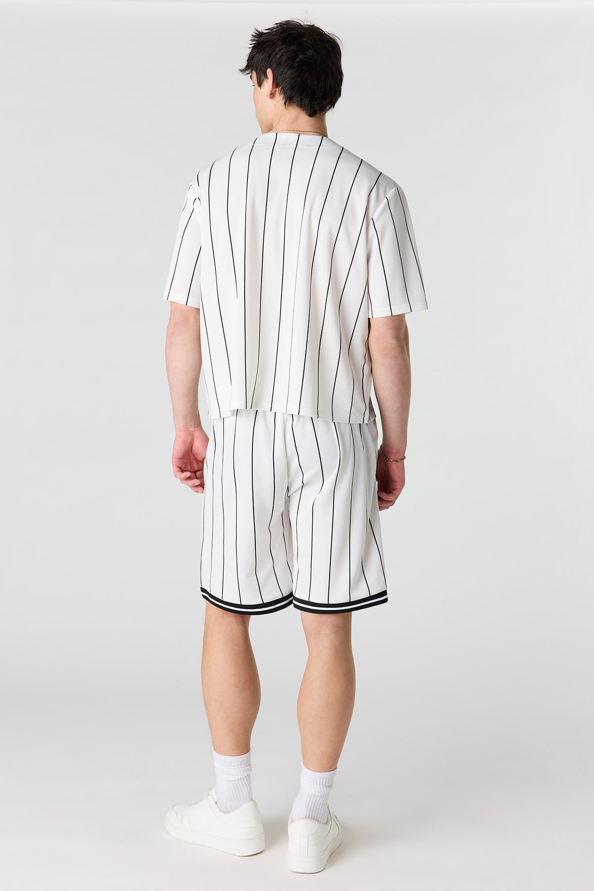 Vue alternative 2. Short en filet imprimé