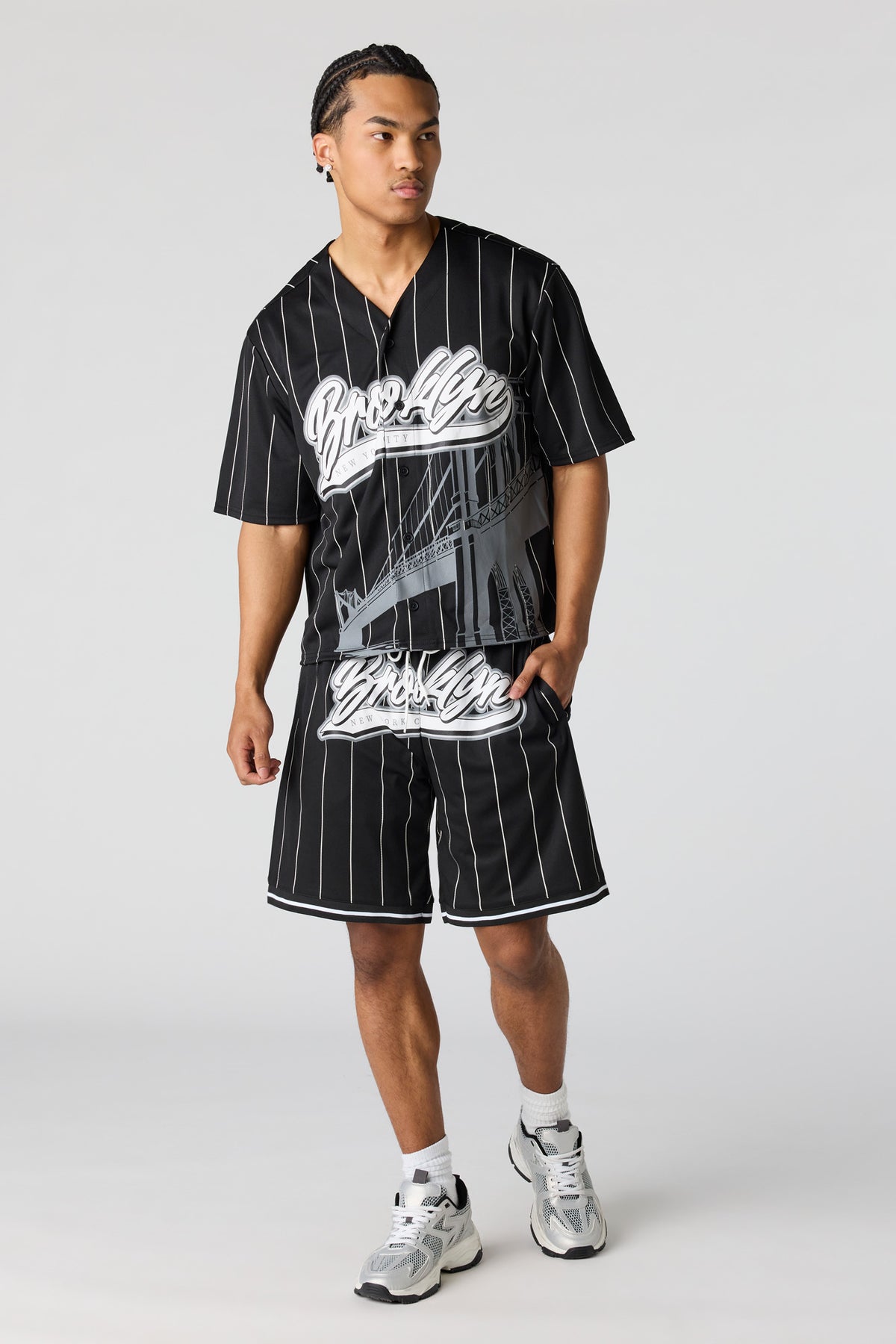 Vue alternative 2. Short en filet imprimé