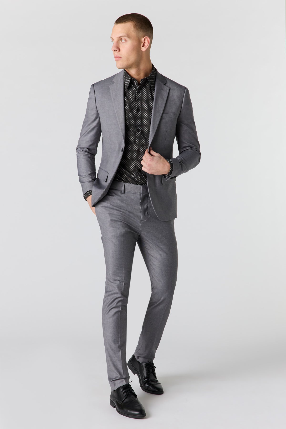 Vue alternative 2. Pantalon de complet ajusté