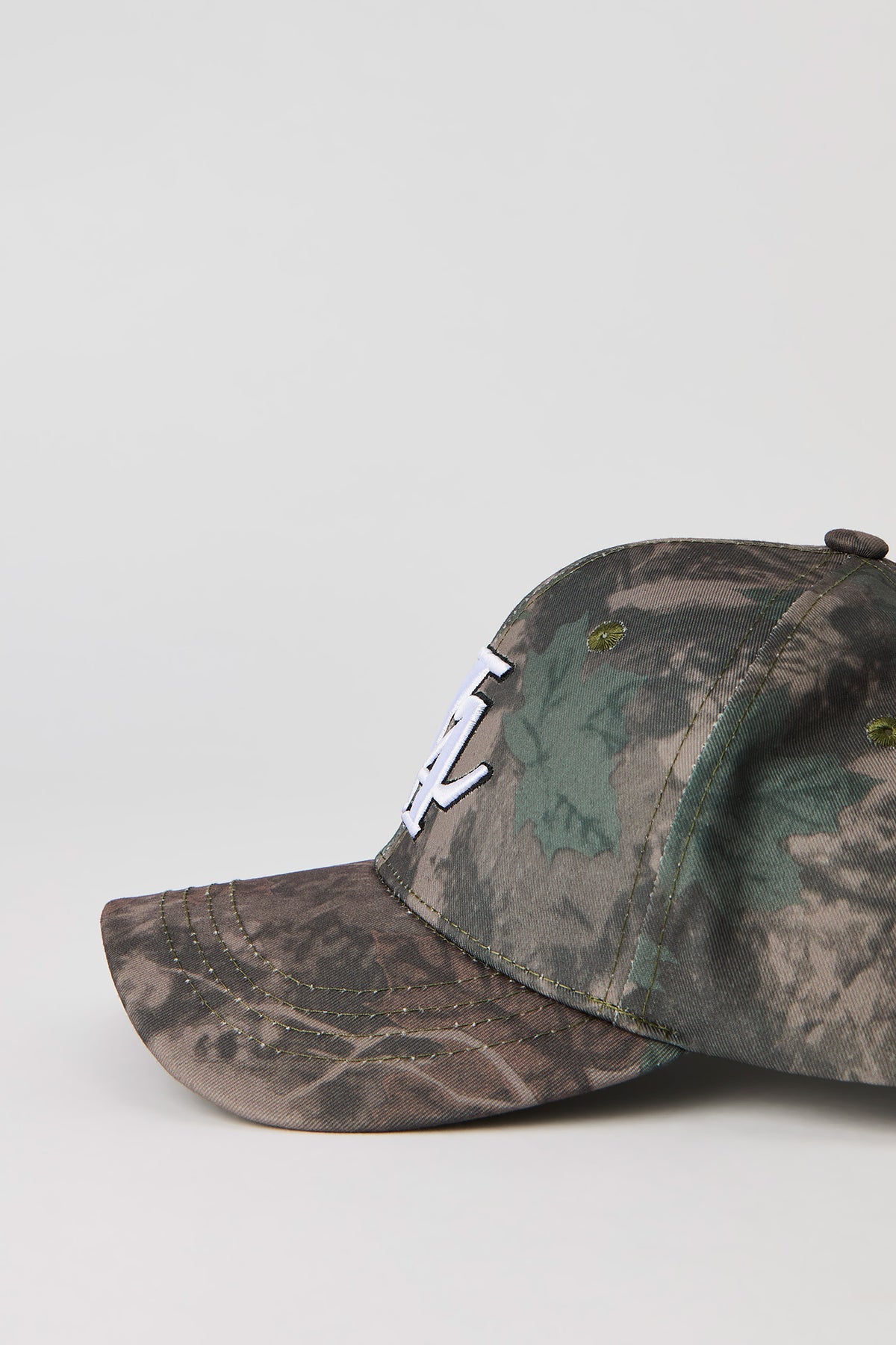 Vue alternative 2. Casquette de baseball avec motif brodé LA