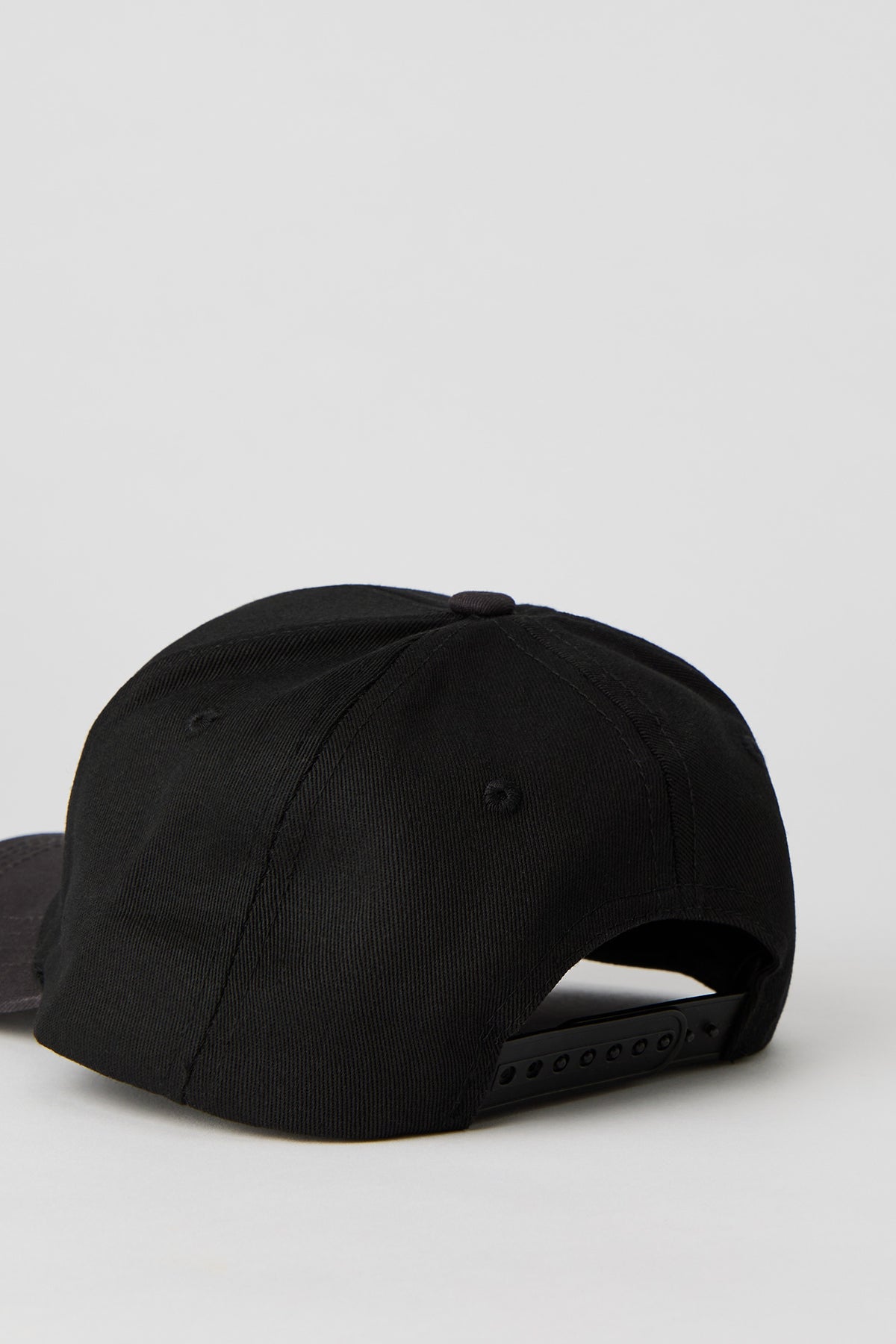 Vue alternative 3. Casquette de baseball avec motif brodé City