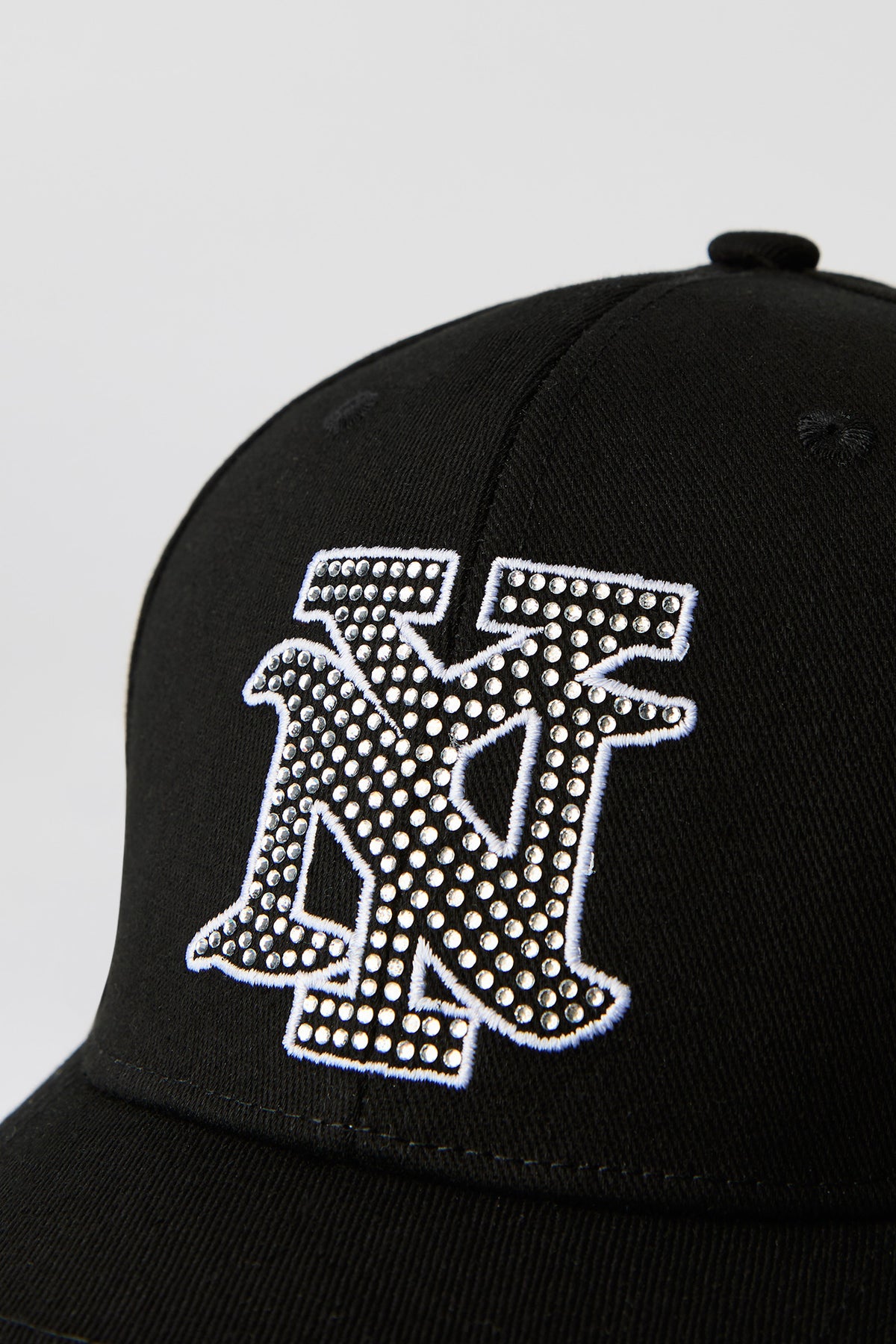 Vue alternative 2. Casquette de baseball avec motif brodé City et pierres du Rhin