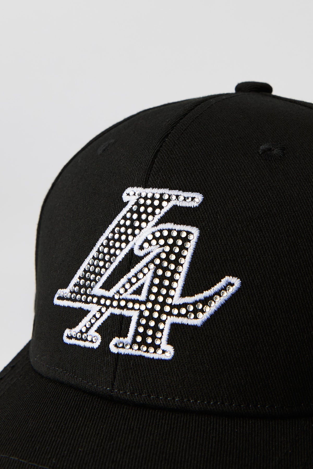 Vue alternative 2. Casquette de baseball avec motif brodé City et pierres du Rhin