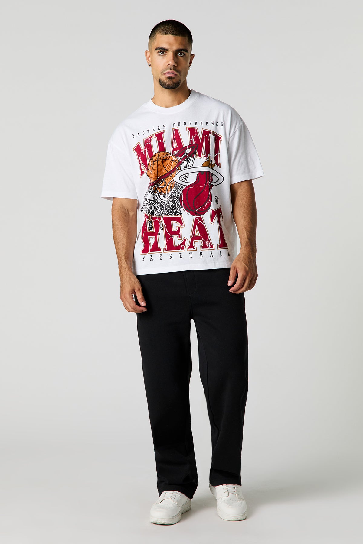 Alt View 3. Miami Heat Graphic T-Shirt - White