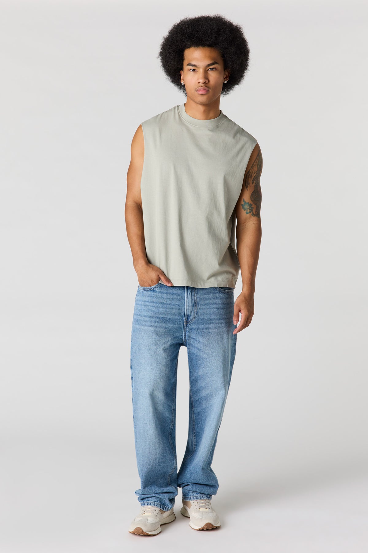 Vue alternative 3. Débardeur sport uni