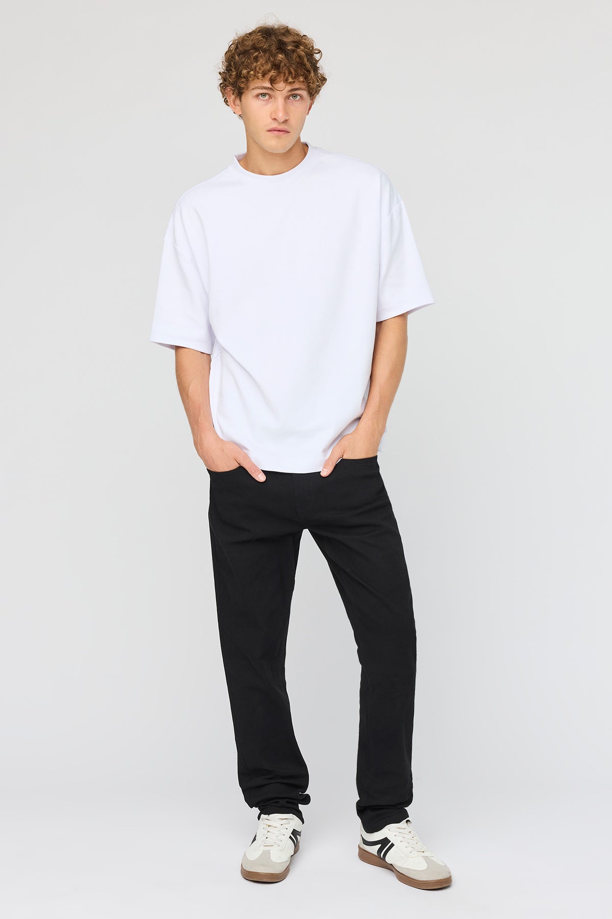 Vue alternative 2. Jean mince extensible noir