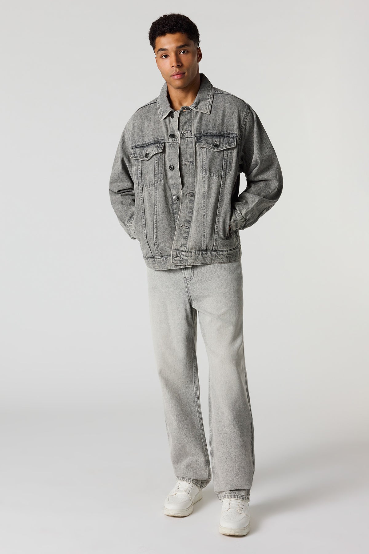 Vue alternative 2. Jean baggy gris moyen