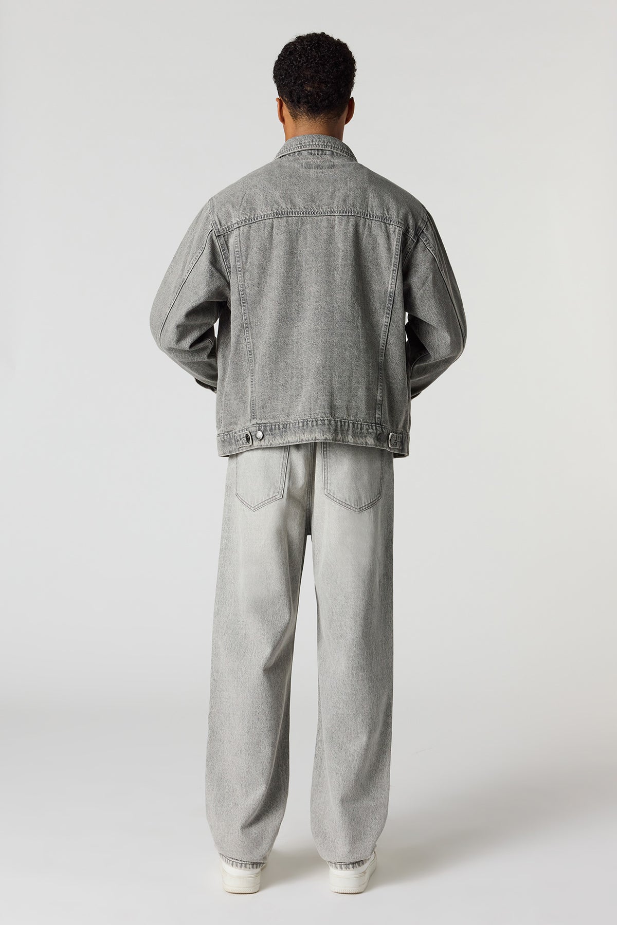 Vue alternative 3. Jean baggy gris moyen