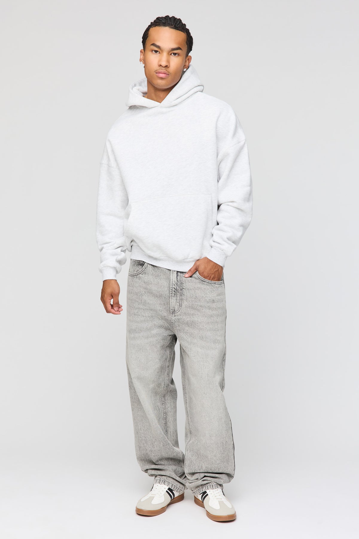 Vue alternative 2. Jean baggy gris moyen