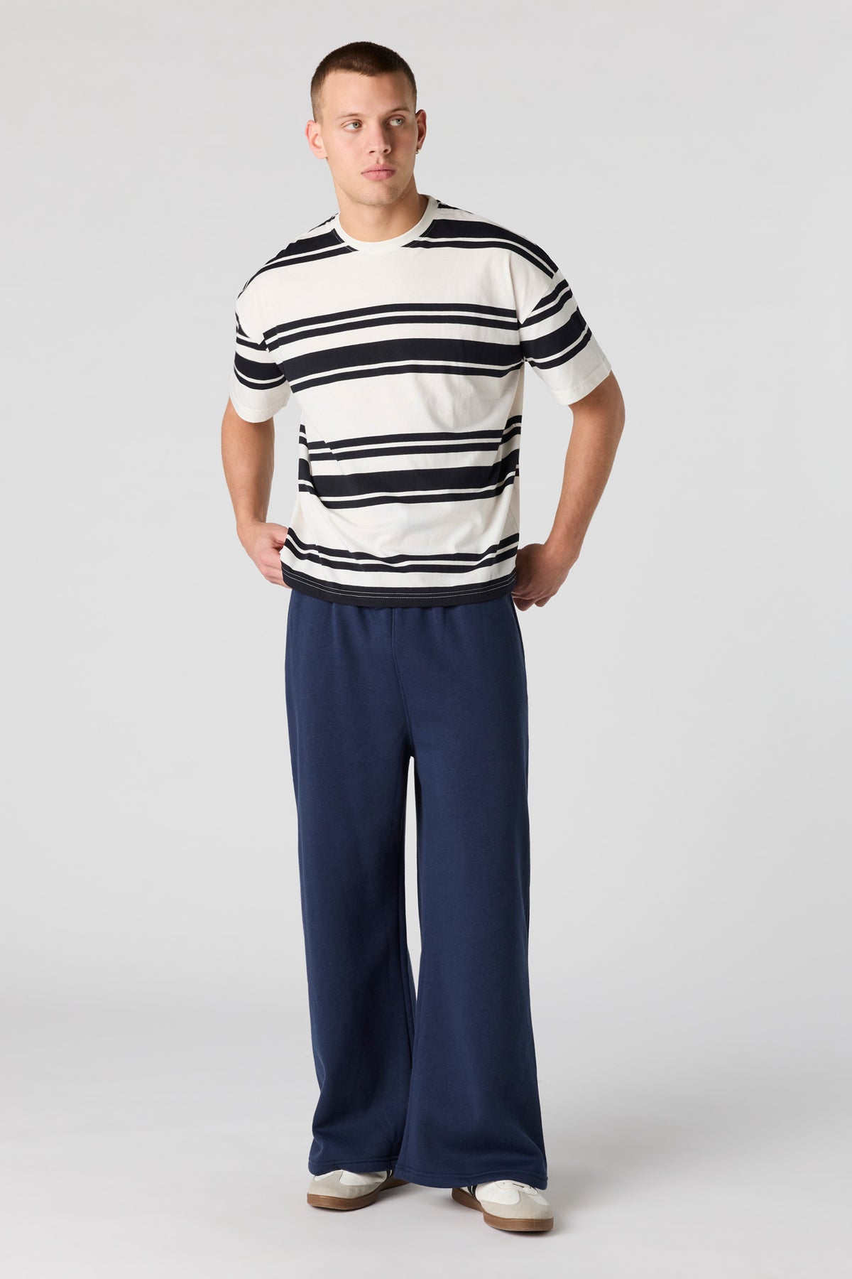 Alt View 3. Striped Relaxed T-Shirt - Black