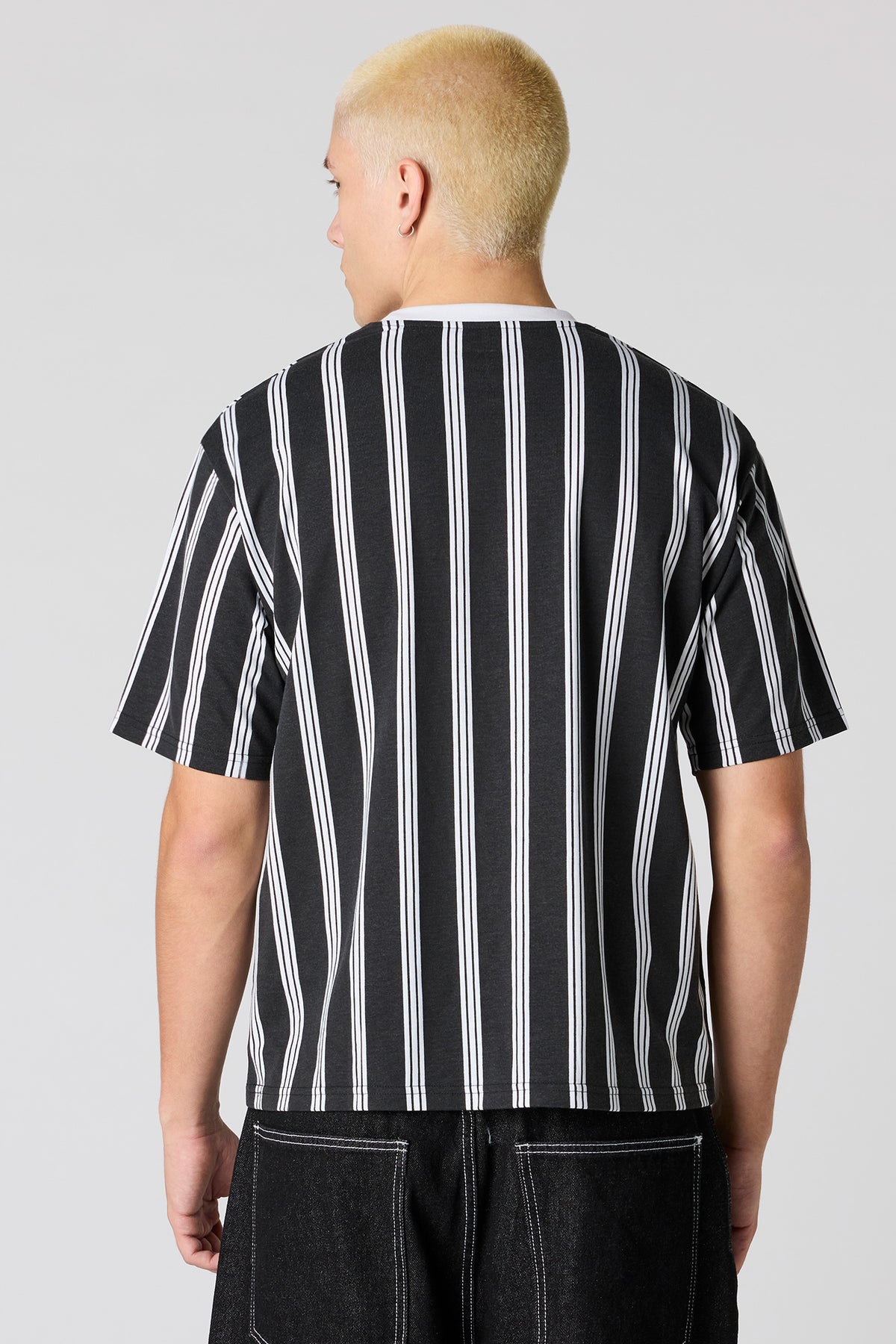 Vue alternative 2. T-shirt rayé avec motif brodé Malibu