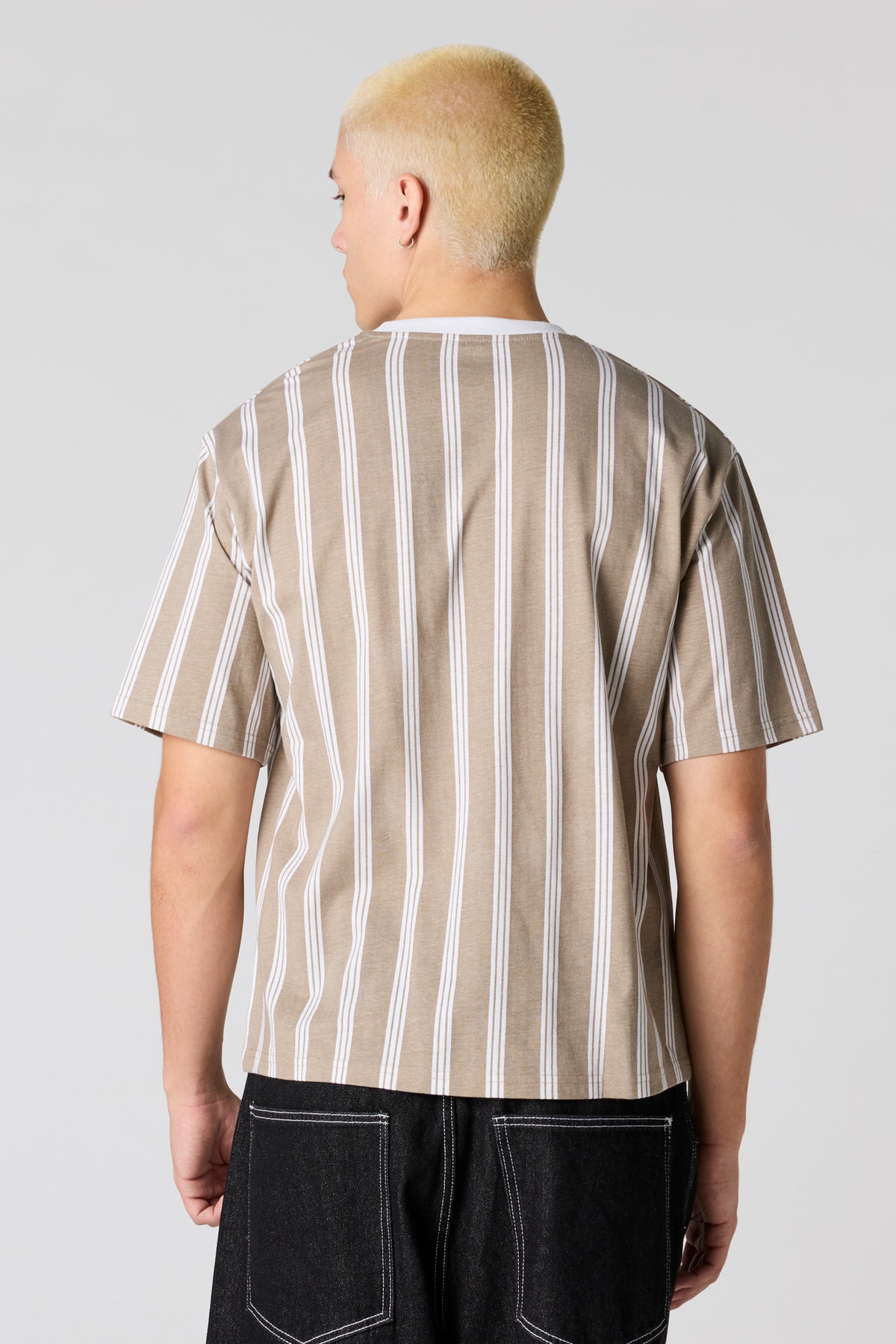Vue alternative 2. T-shirt rayé avec motif brodé Malibu