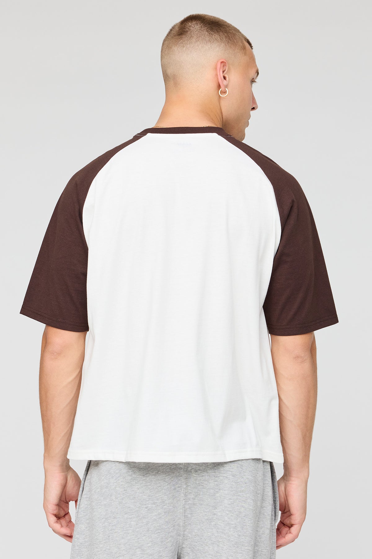 Alt View 2. Graphic Raglan T-Shirt - Brown