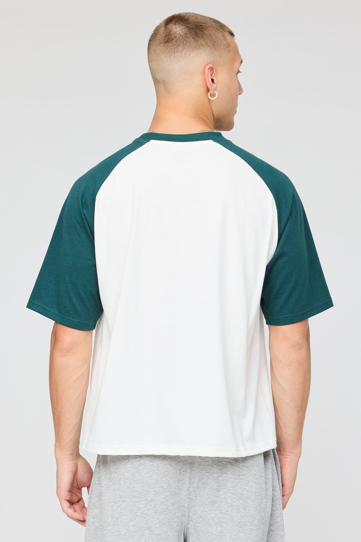 Alt View 2. Graphic Raglan T-Shirt - Green