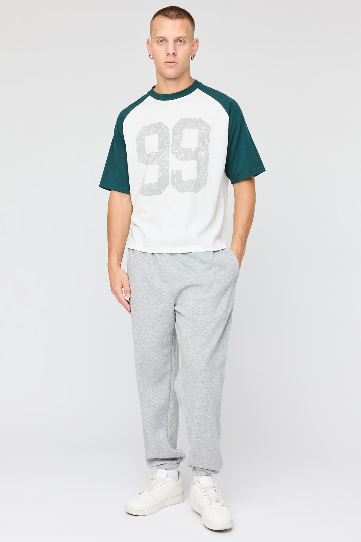 Alt View 3. Graphic Raglan T-Shirt - Green