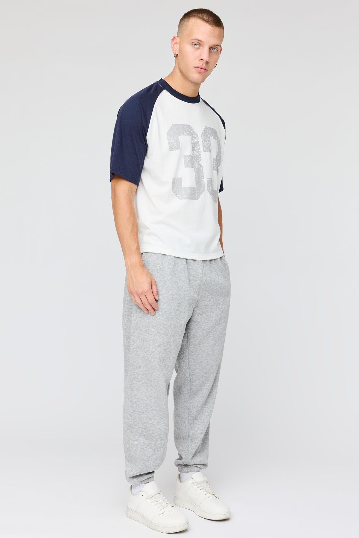 Alt View 3. Graphic Raglan T-Shirt - Navy