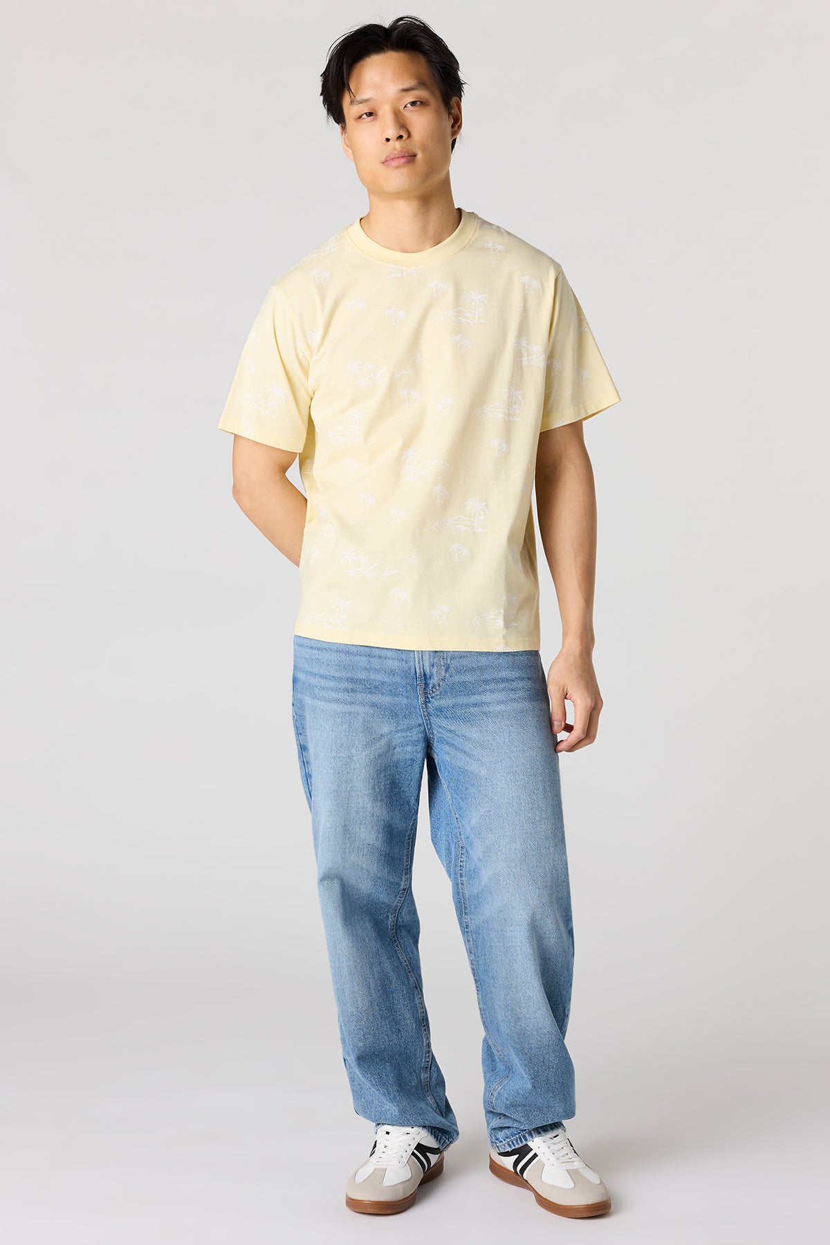 Alt View 3. Tropical Print T-Shirt - Yellow