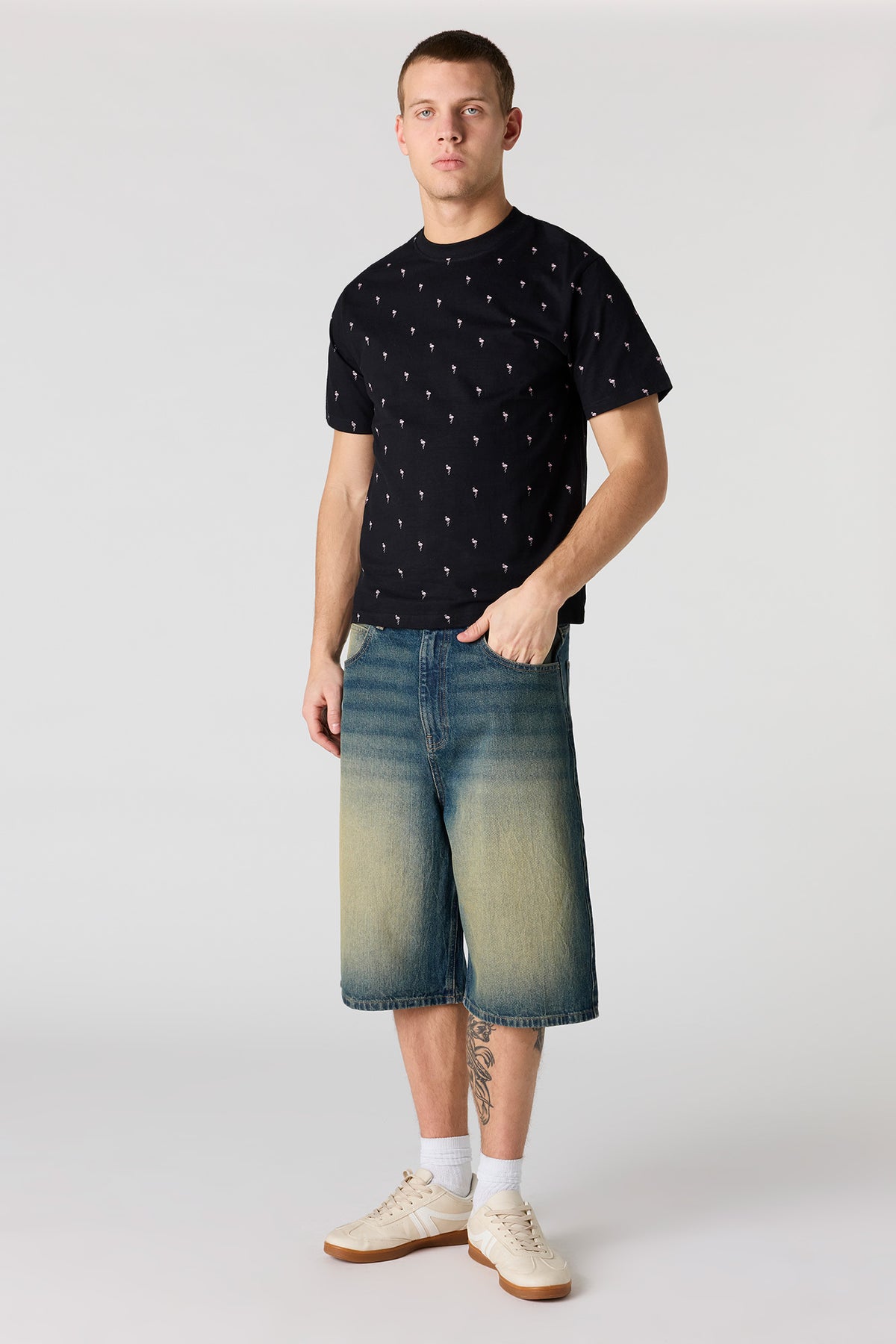 Alt View 3. Printed T-Shirt - Black
