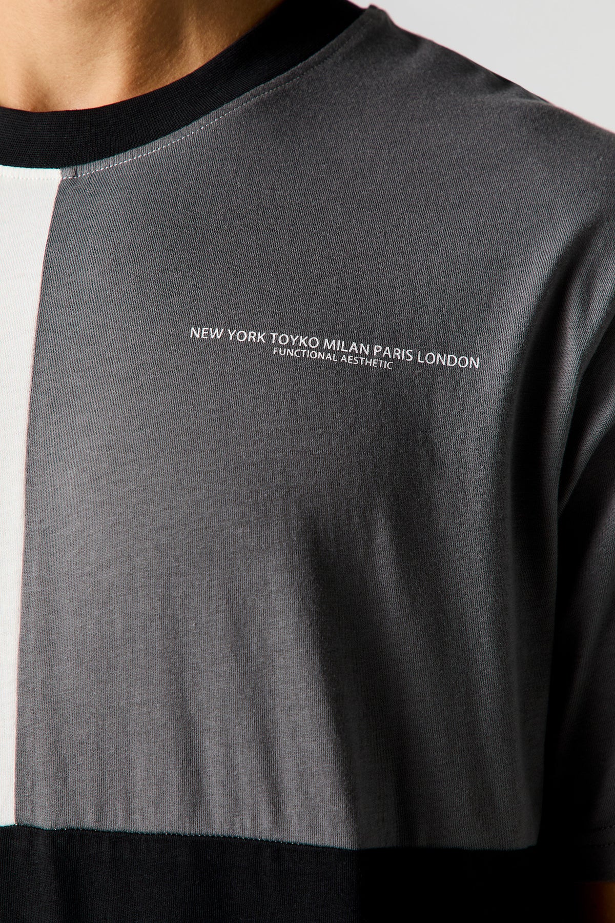 Alt View 4. Colourblock T-Shirt - Black