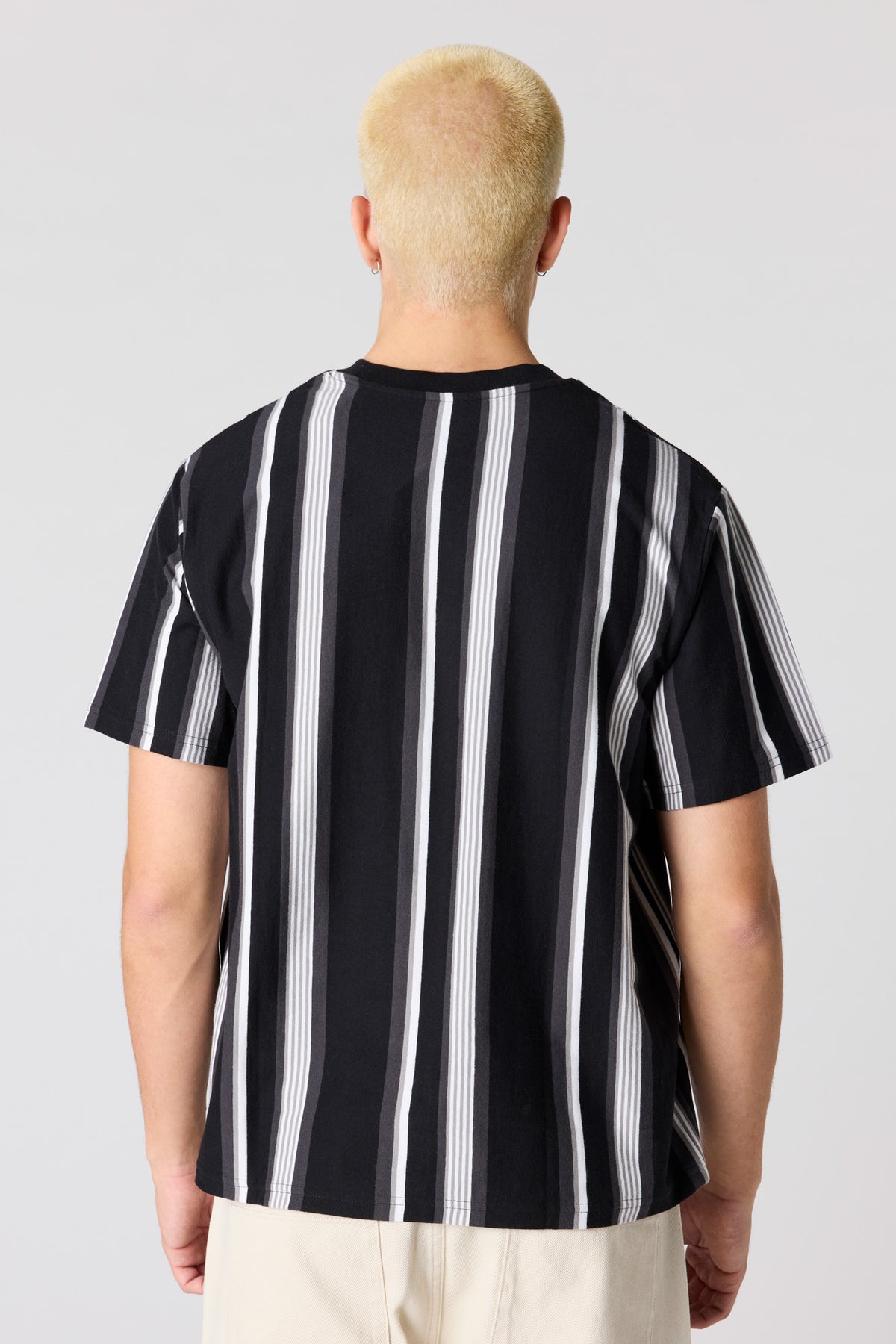 Vue alternative 2. T-shirt rayé avec motif brodé Destination