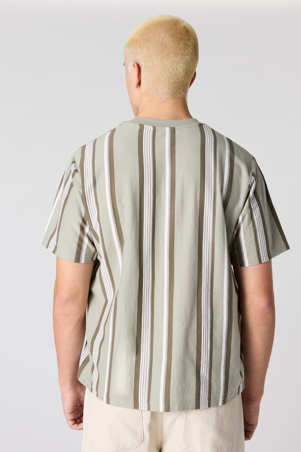 Vue alternative 2. T-shirt rayé avec motif brodé Destination