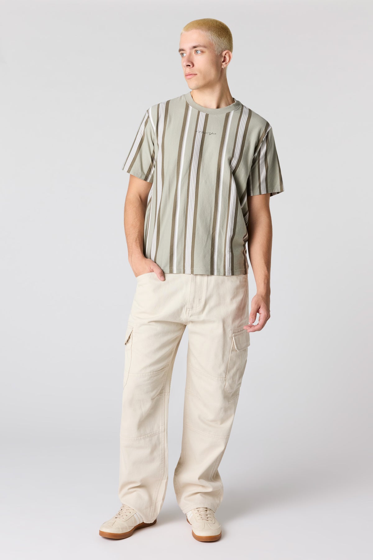 Vue alternative 3. T-shirt rayé avec motif brodé Destination