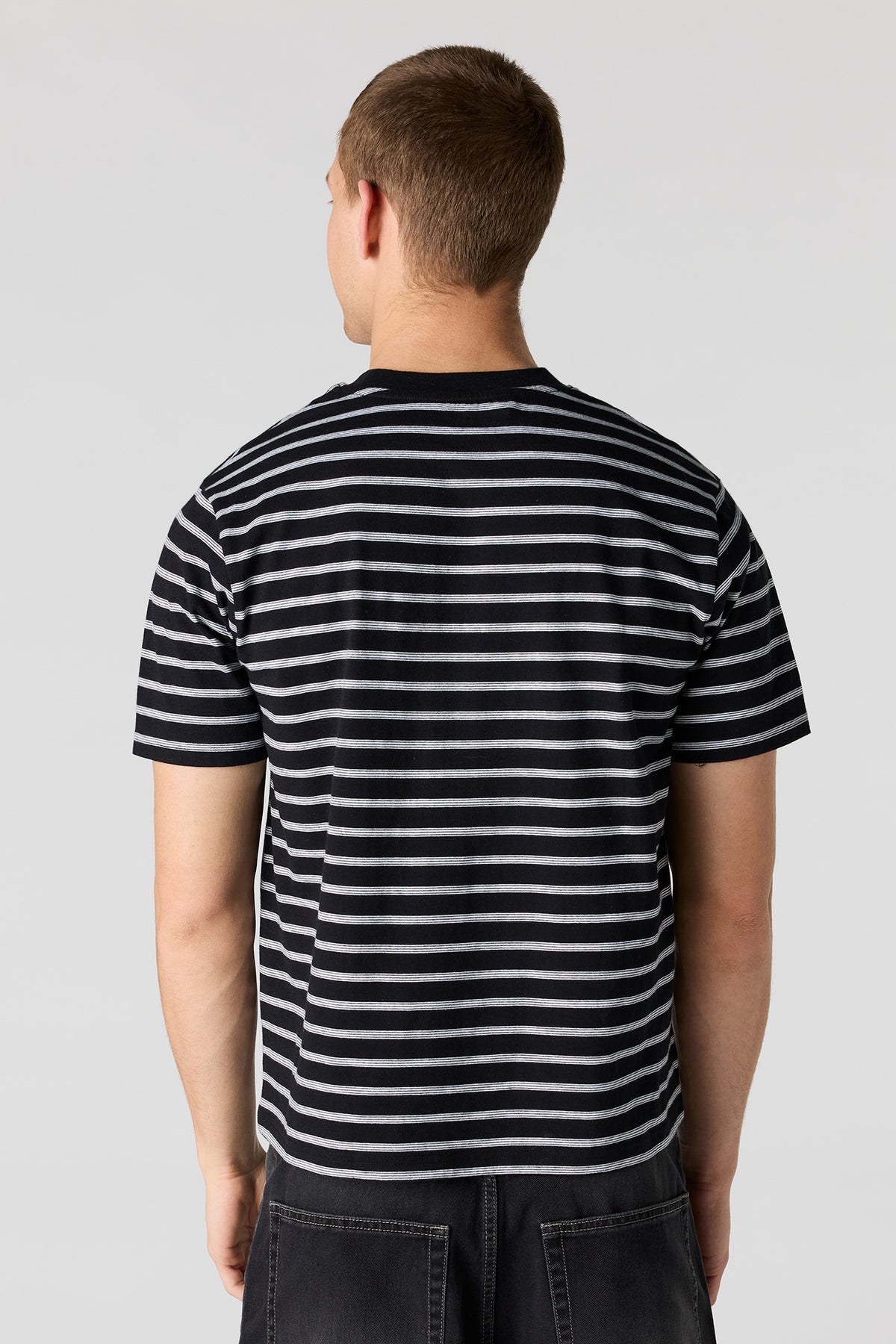 Vue alternative 2. T-shirt rayé